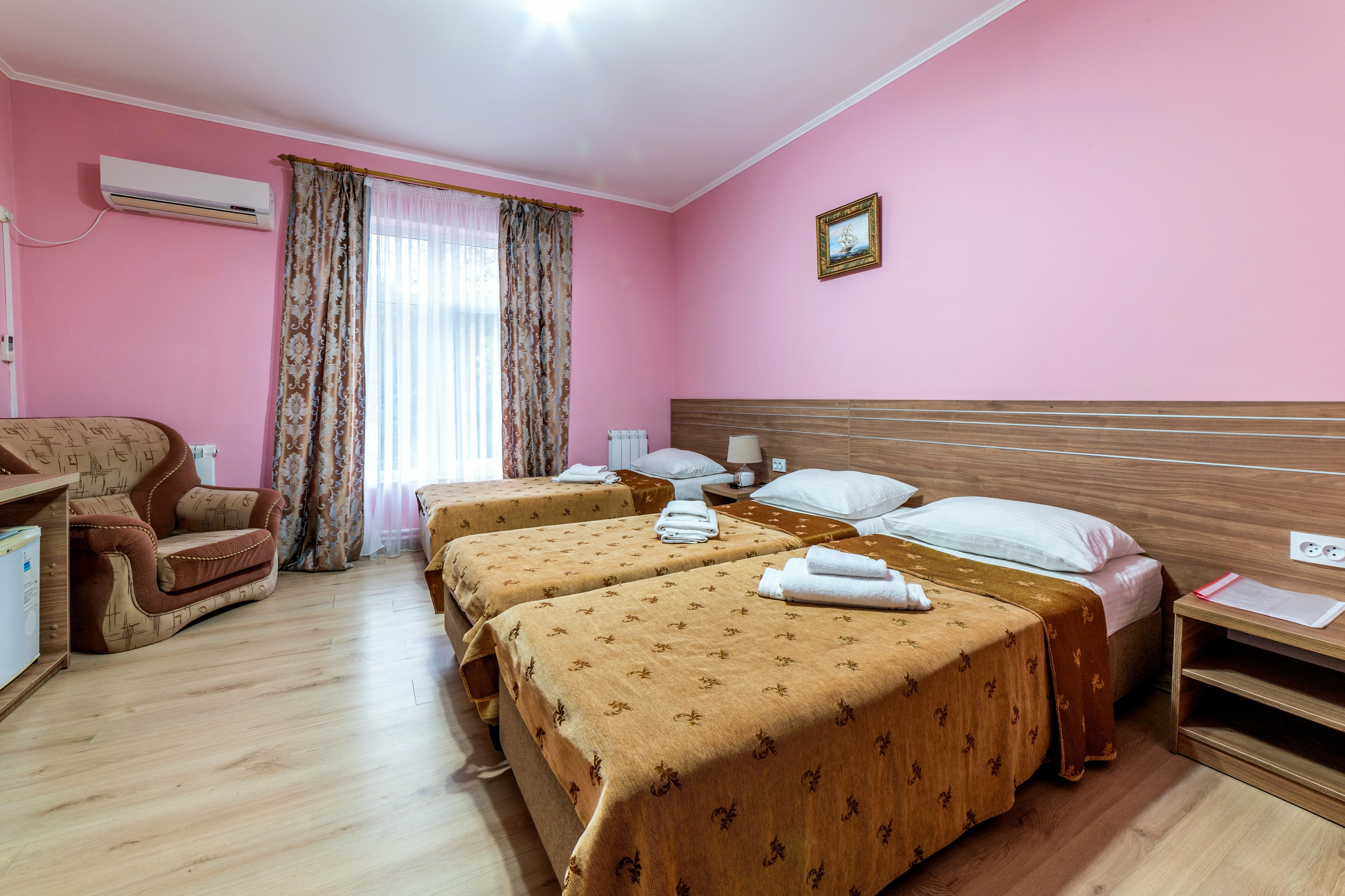 1.2 Трехместный номер категории "Стандарт"