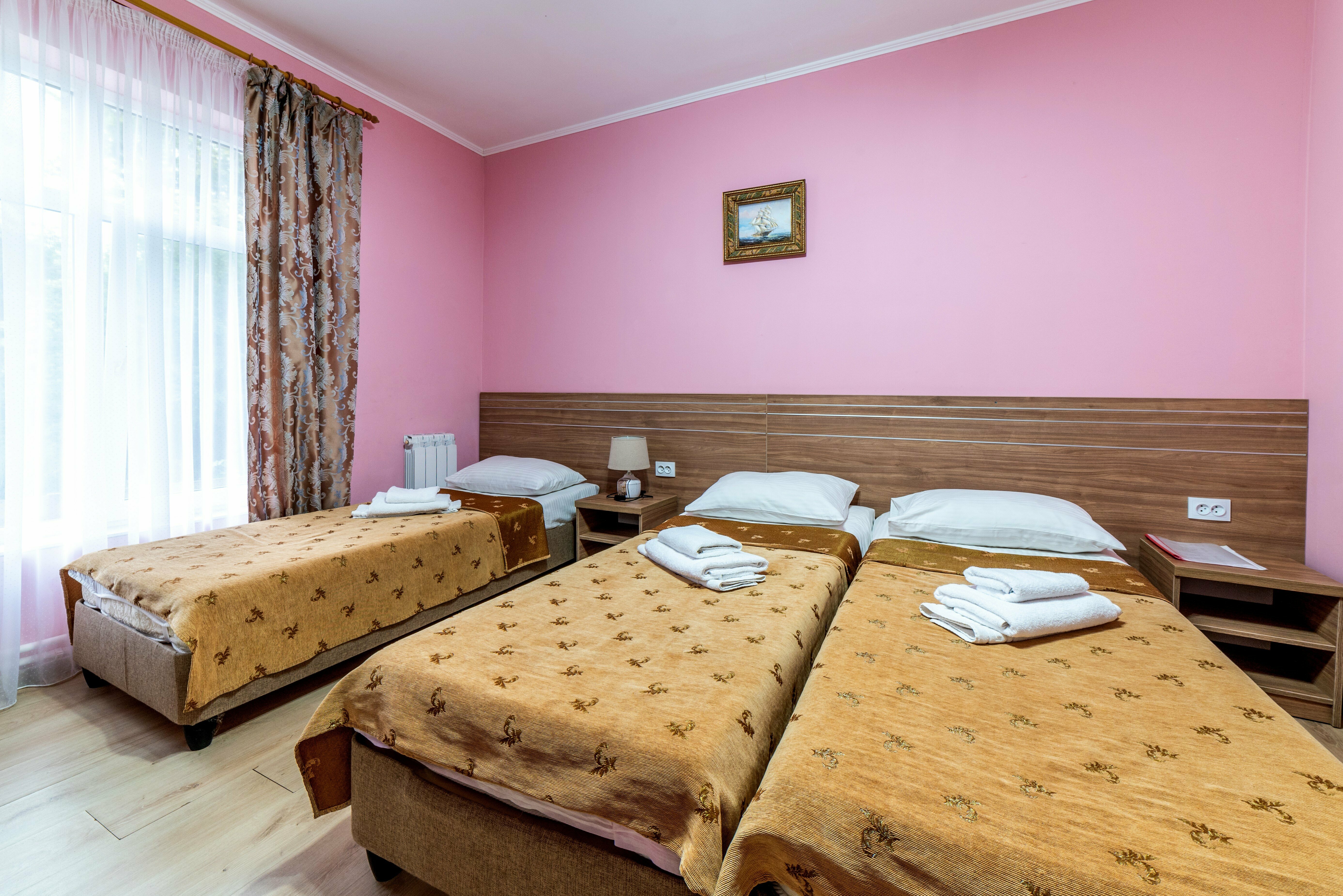 1.2 Трехместный номер категории "Стандарт"