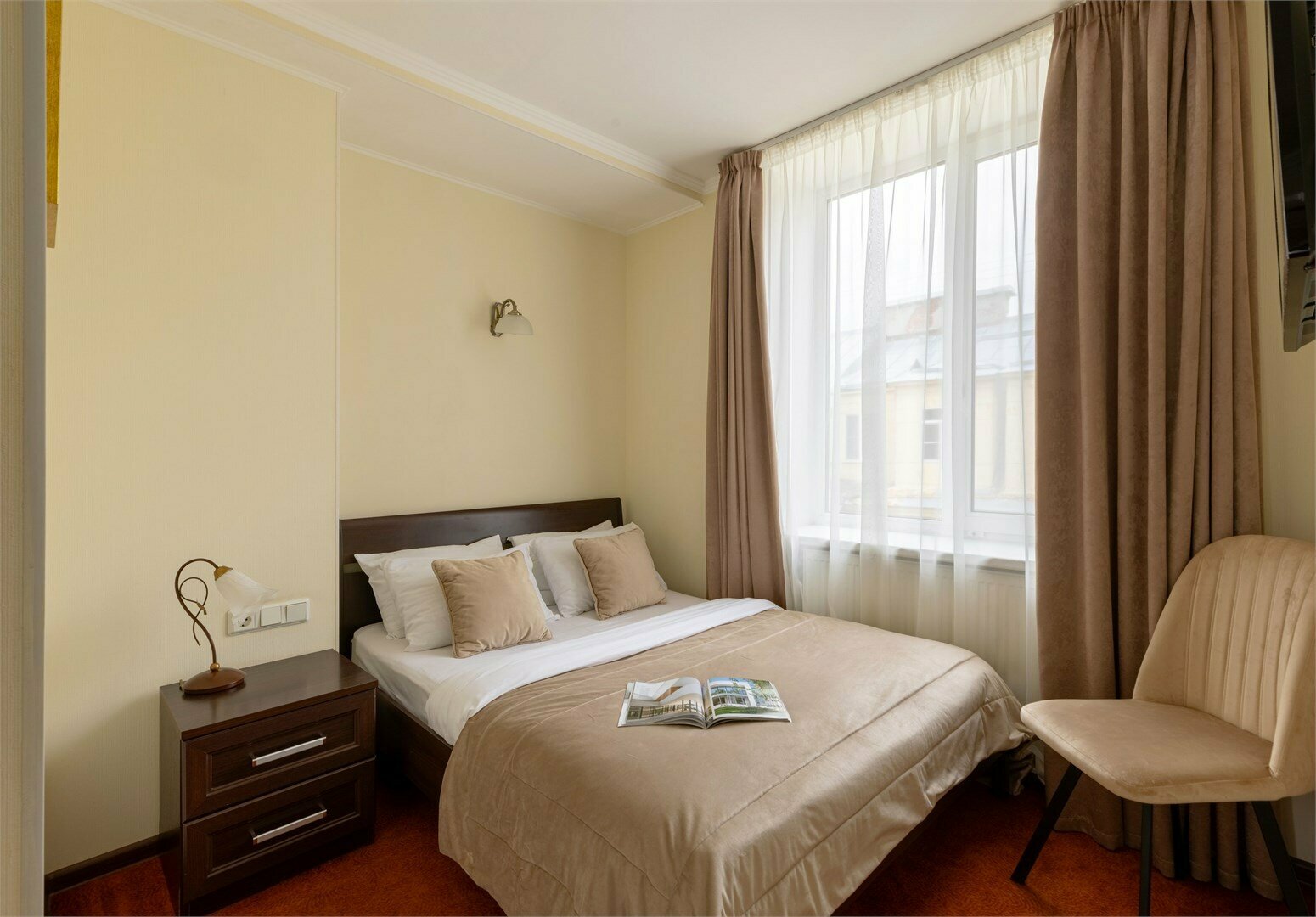 Стандартный номер с 1 кроватью и видом во внутренний дворик(кондиционер)