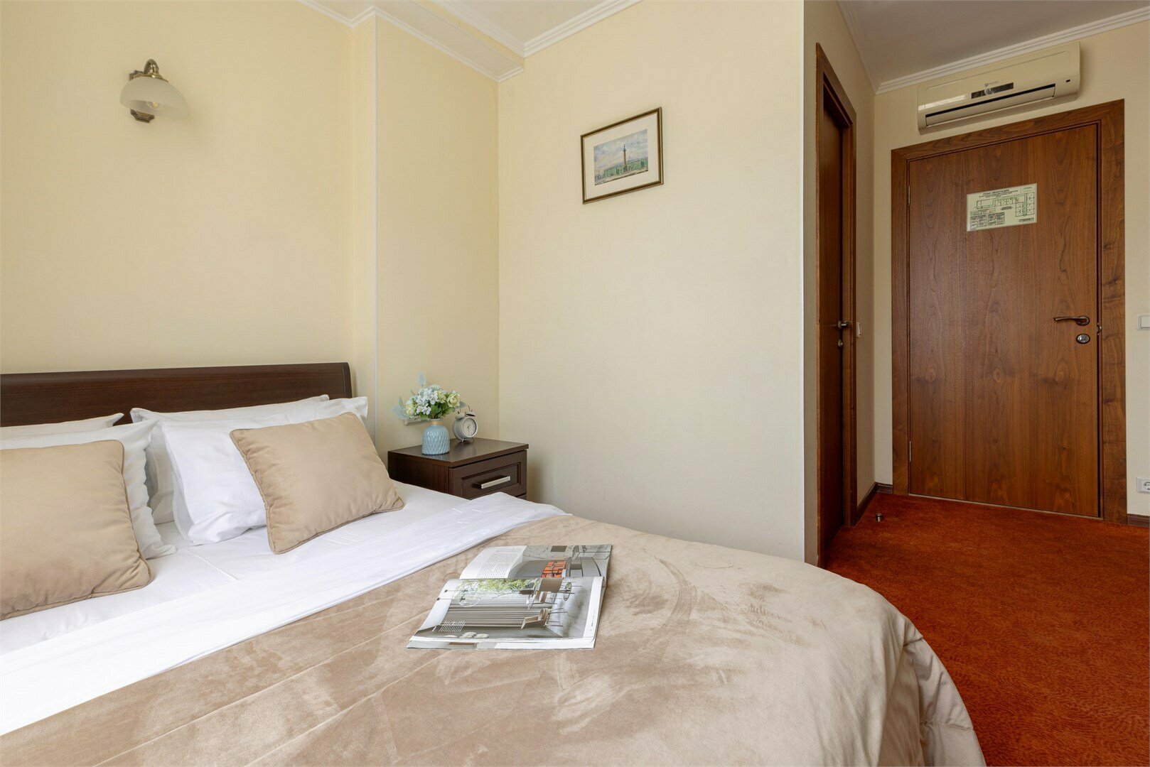 Стандартный номер с 1 кроватью и видом во внутренний дворик(кондиционер)