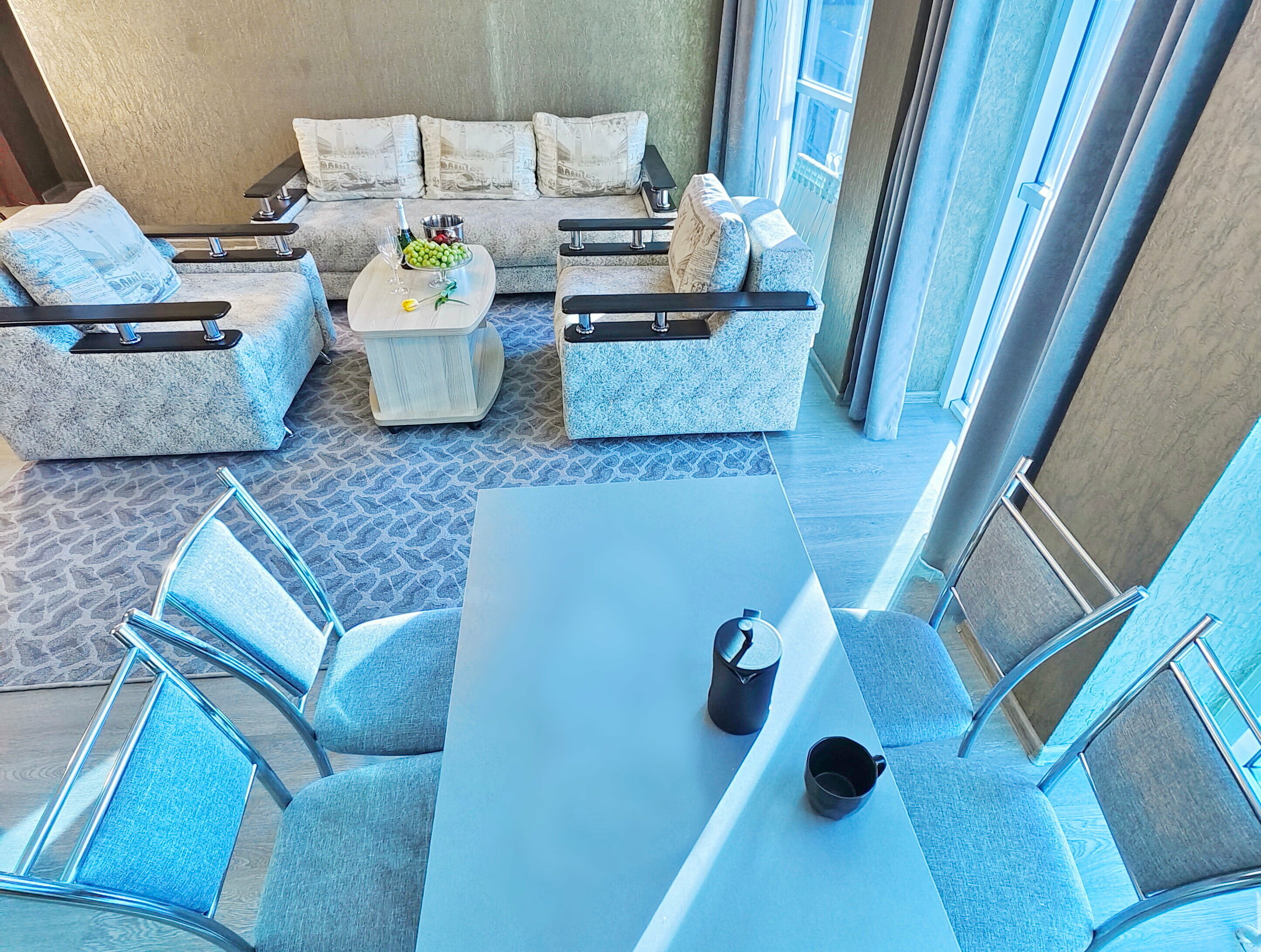 Апартаменты 4х комнатные 8ми местные с видом на территорию