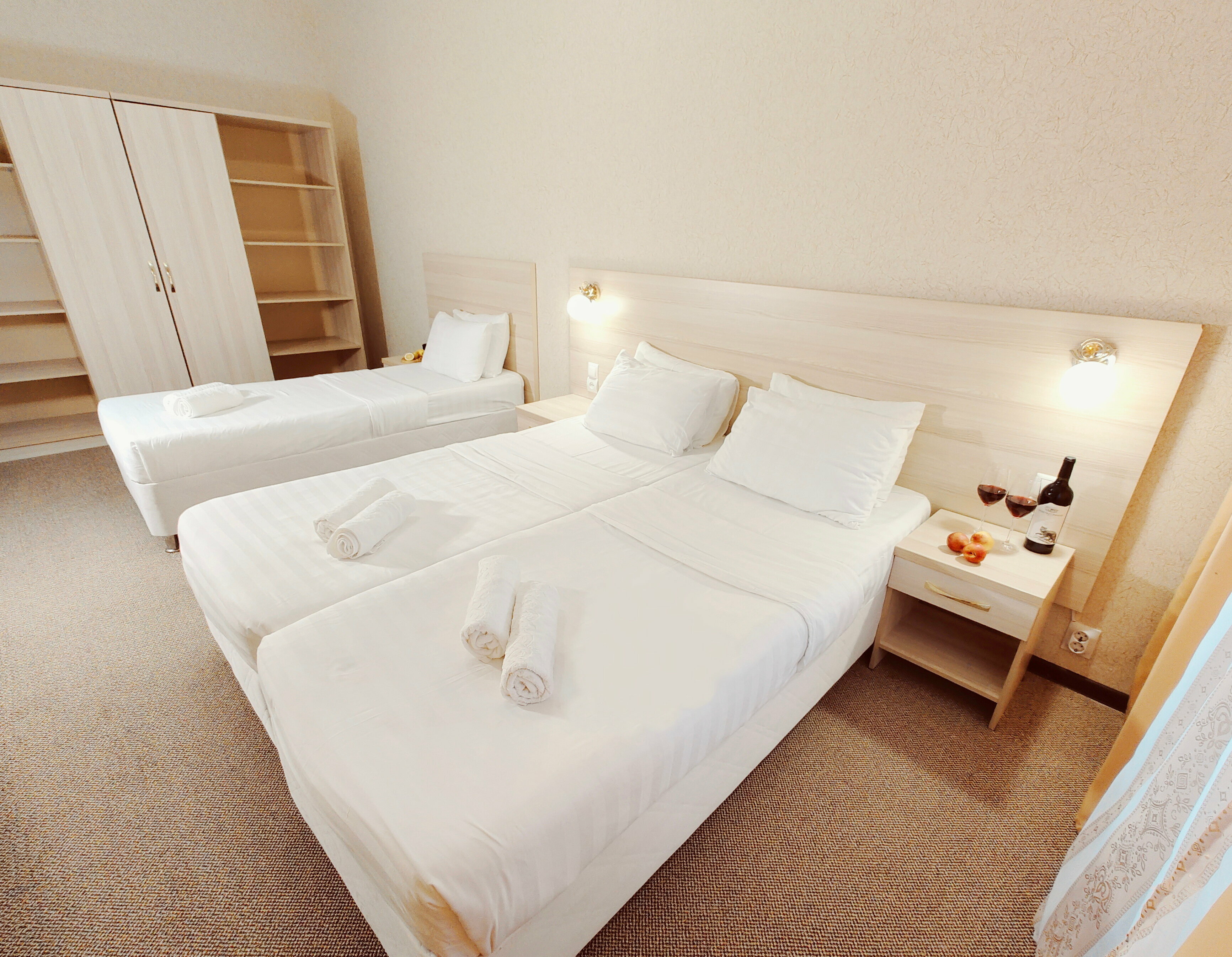 2х комнатный 5ти местный с боковым видом на море