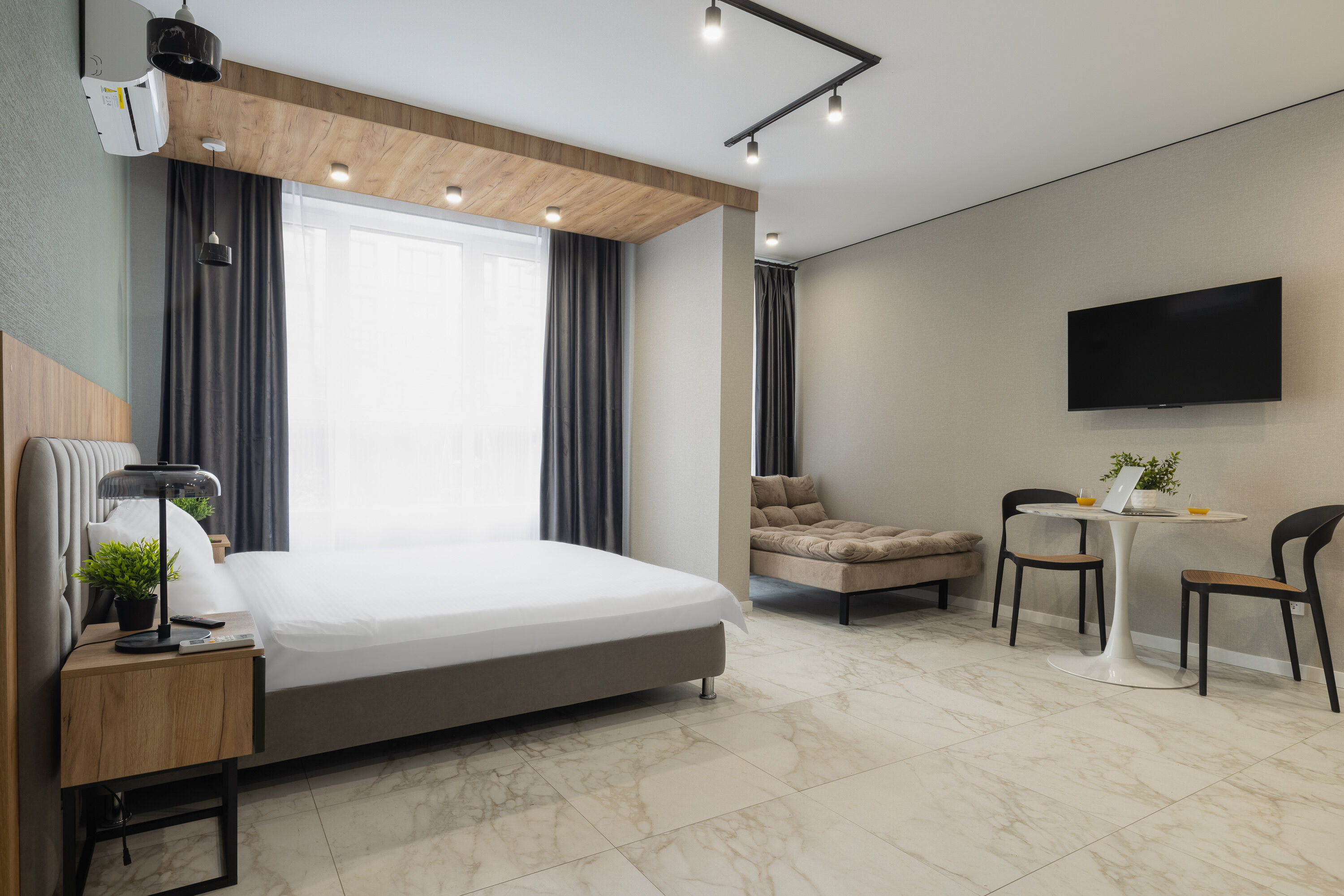 Студия трехместная