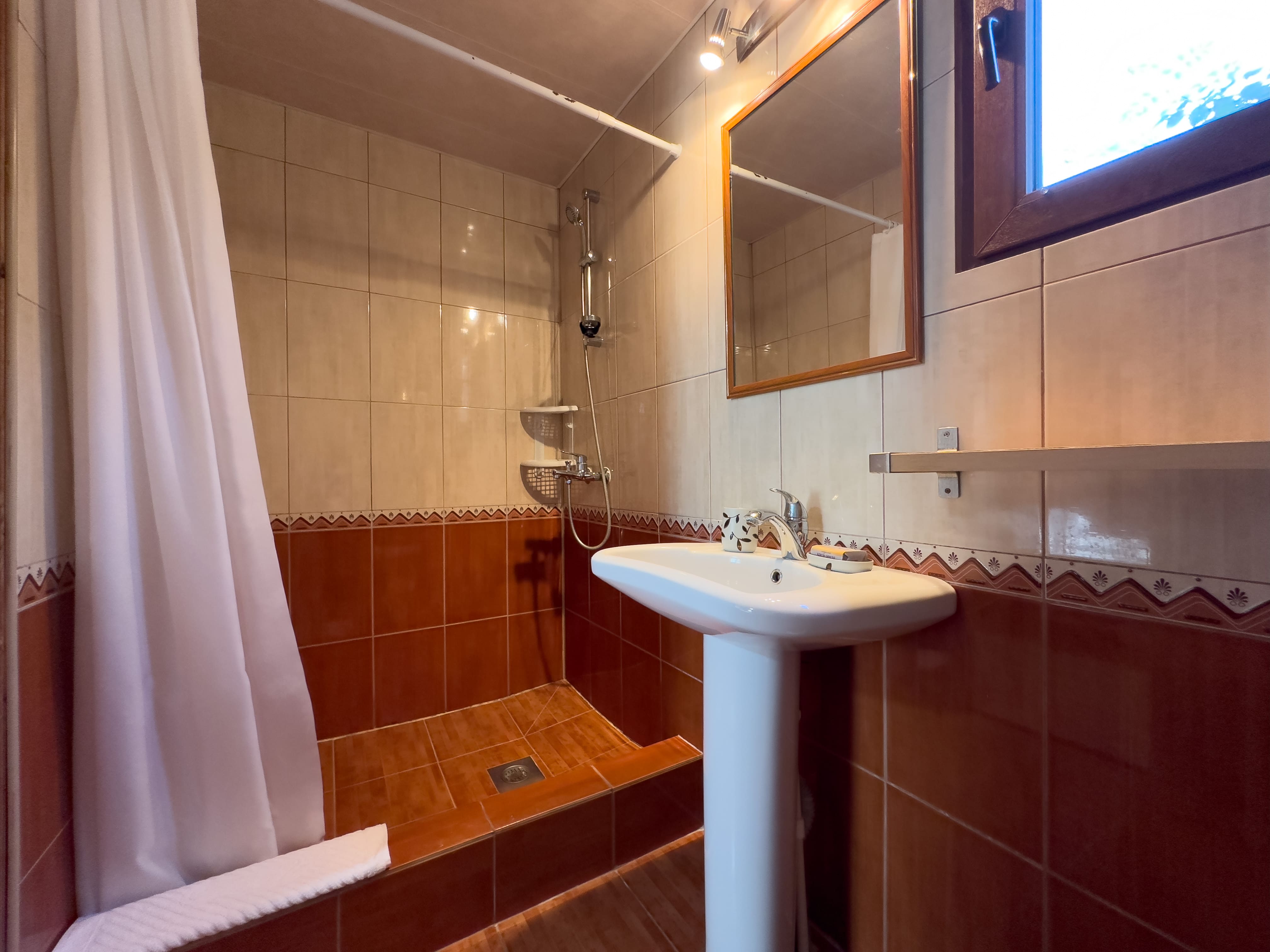 Финский домик 4-х местный 2-х комнатный с кухней-гостиной