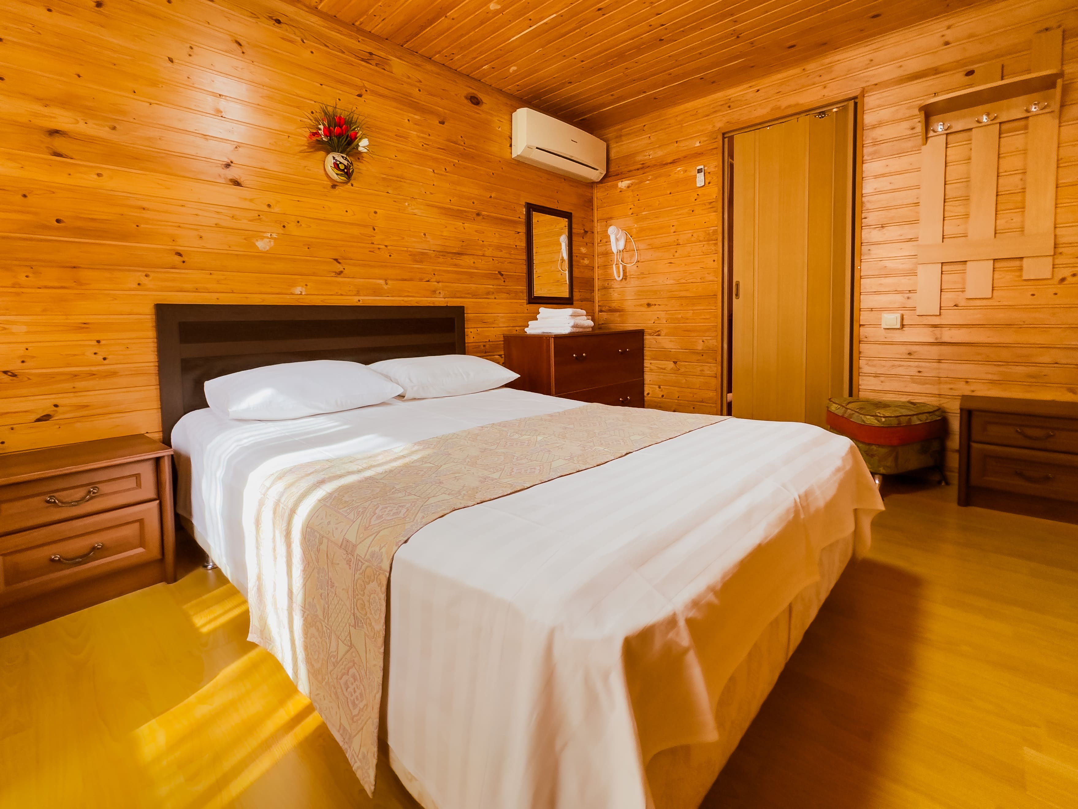 Финский домик 4-х местный 2-х комнатный с кухней-гостиной