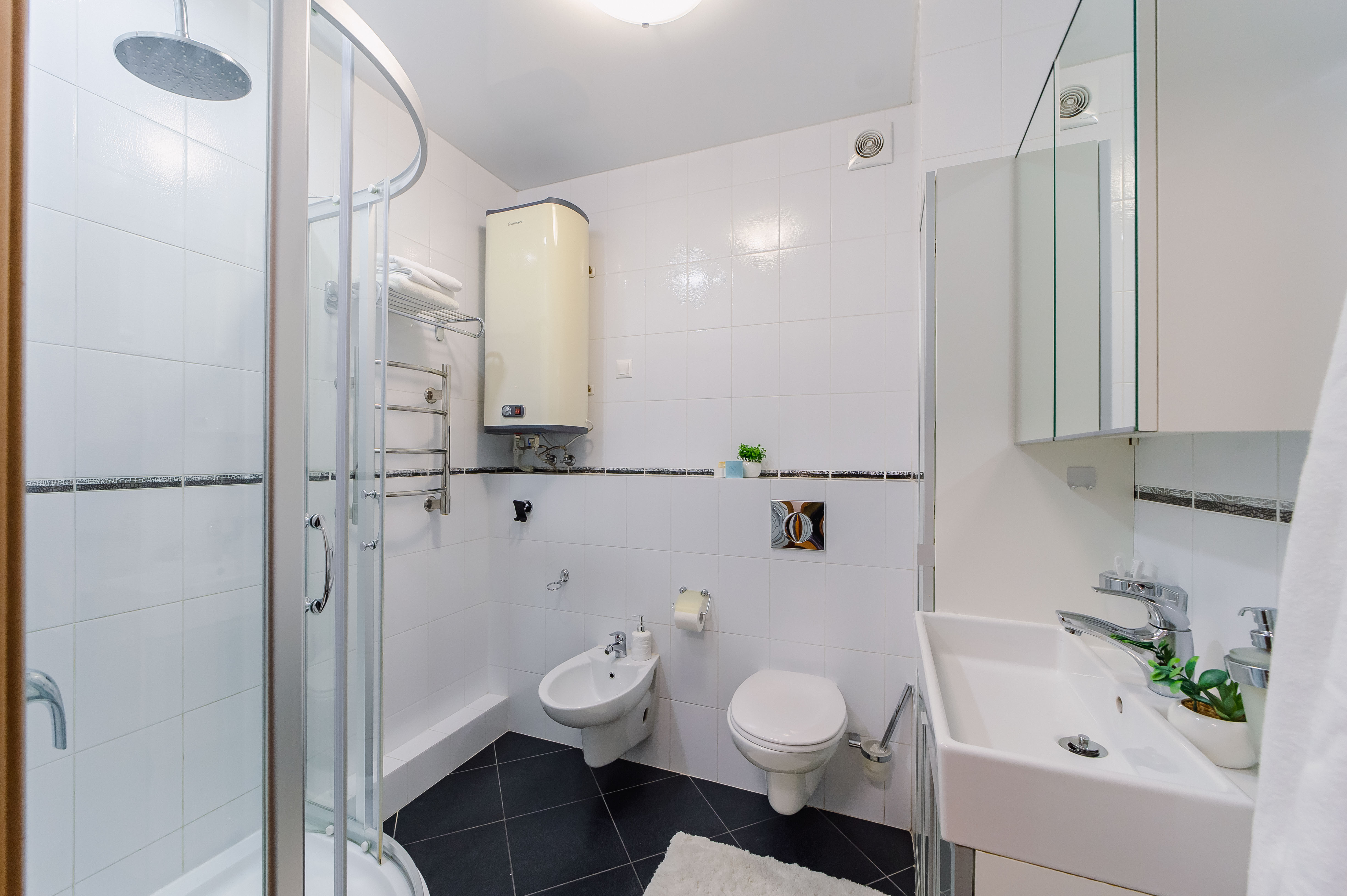 Четырехместный номер с ванной комнатой