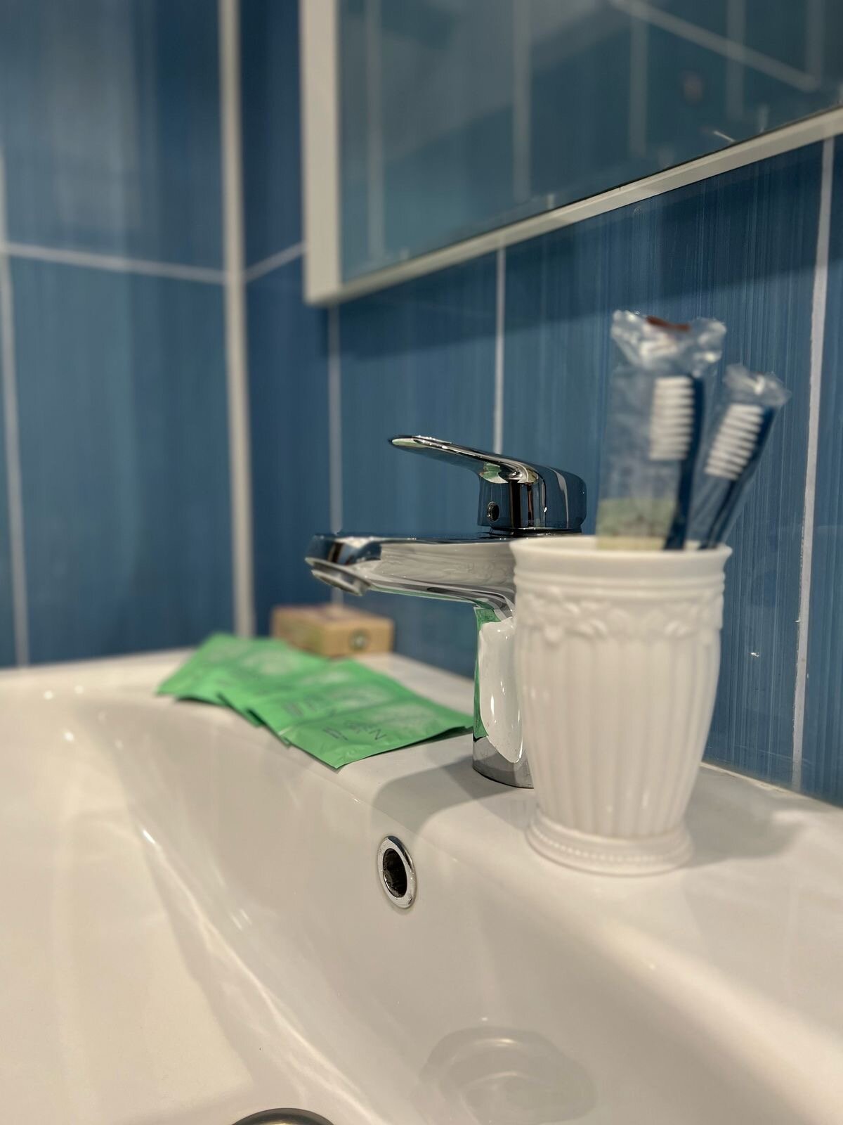 Улучшенный стандартный номер с 1 двуспальной кроватью и выходом во внутренний дворик