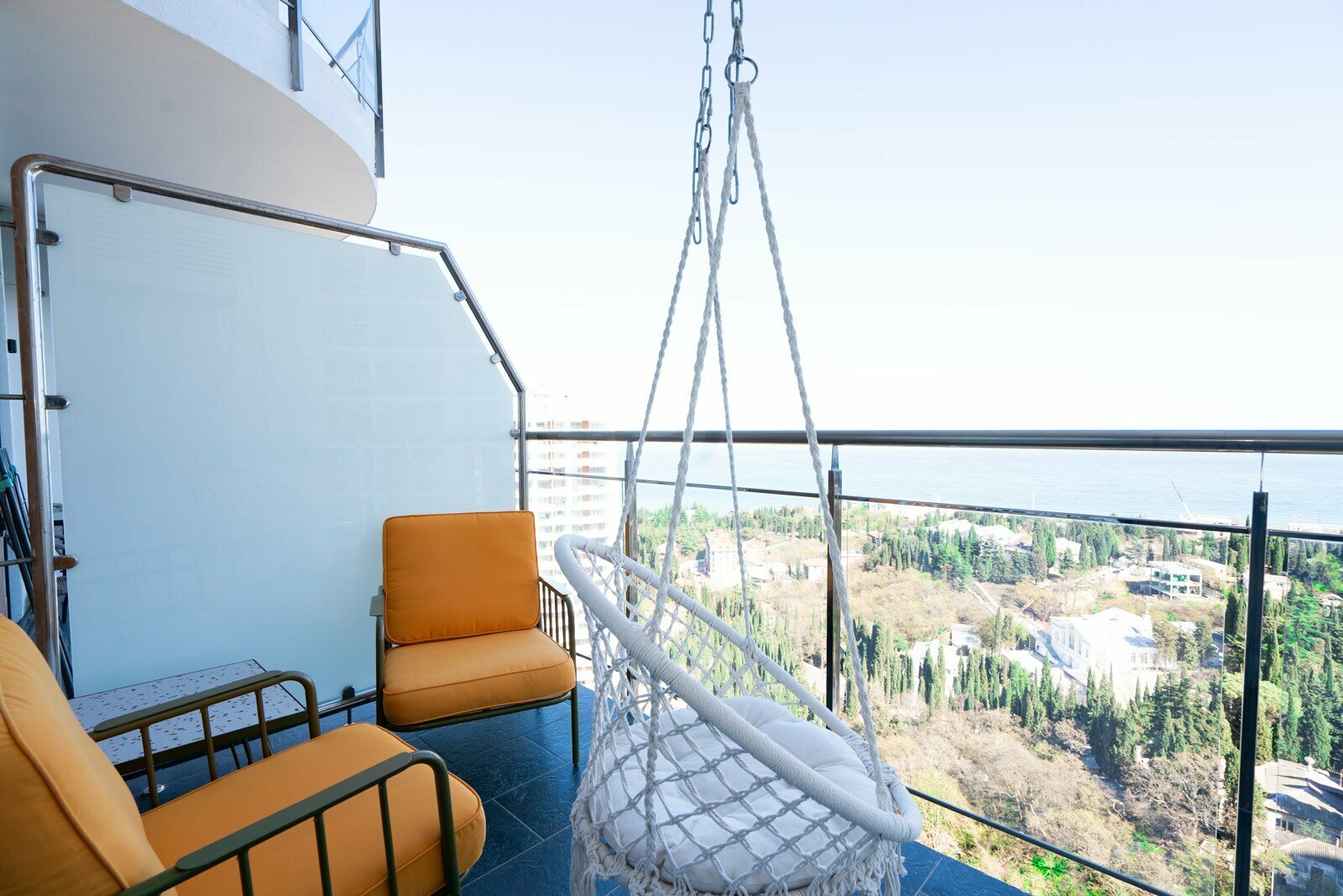 Дизайнерская студия LS-IN THE MOMENT жизнь в моменте в Алуште - вид на море с 11 этажа