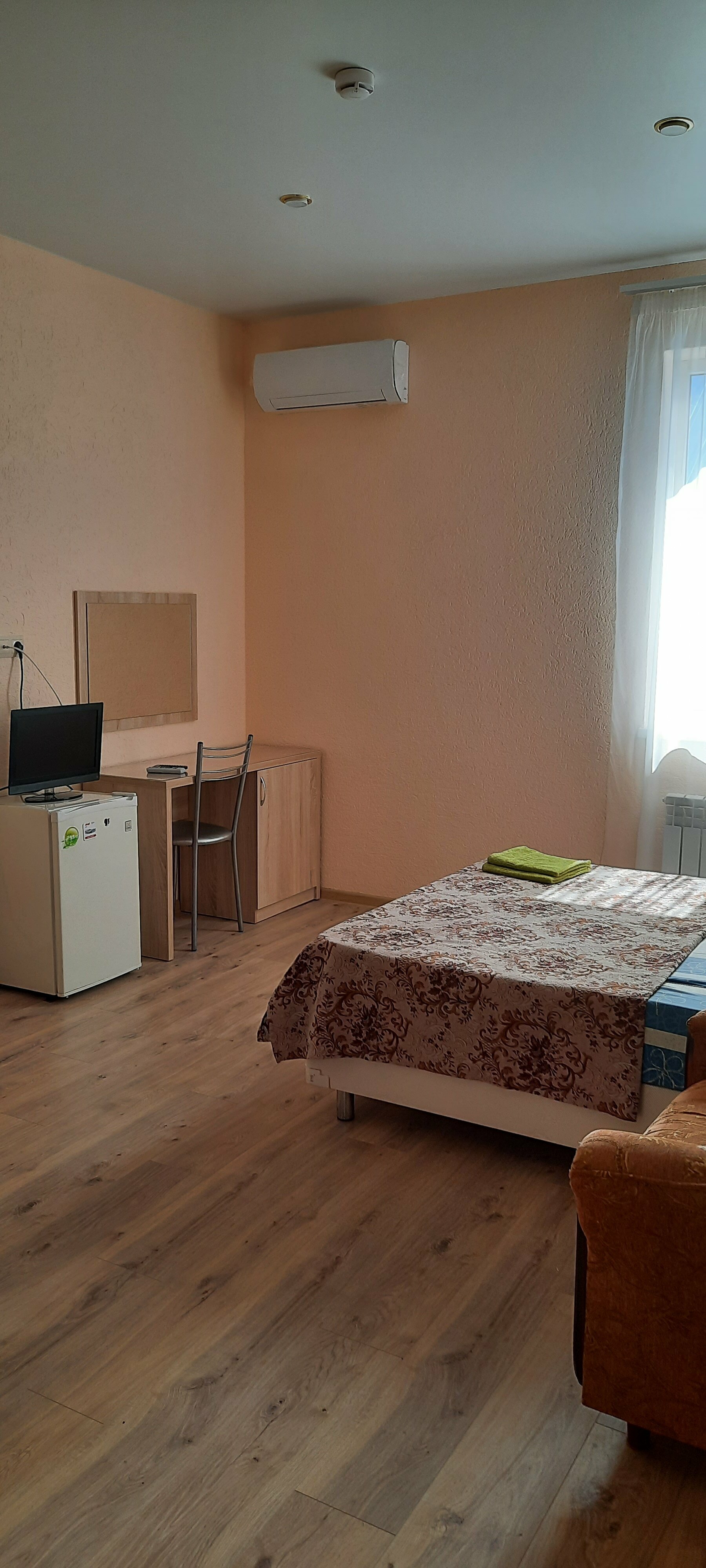 Трехместный номер «Комфорт» с душем