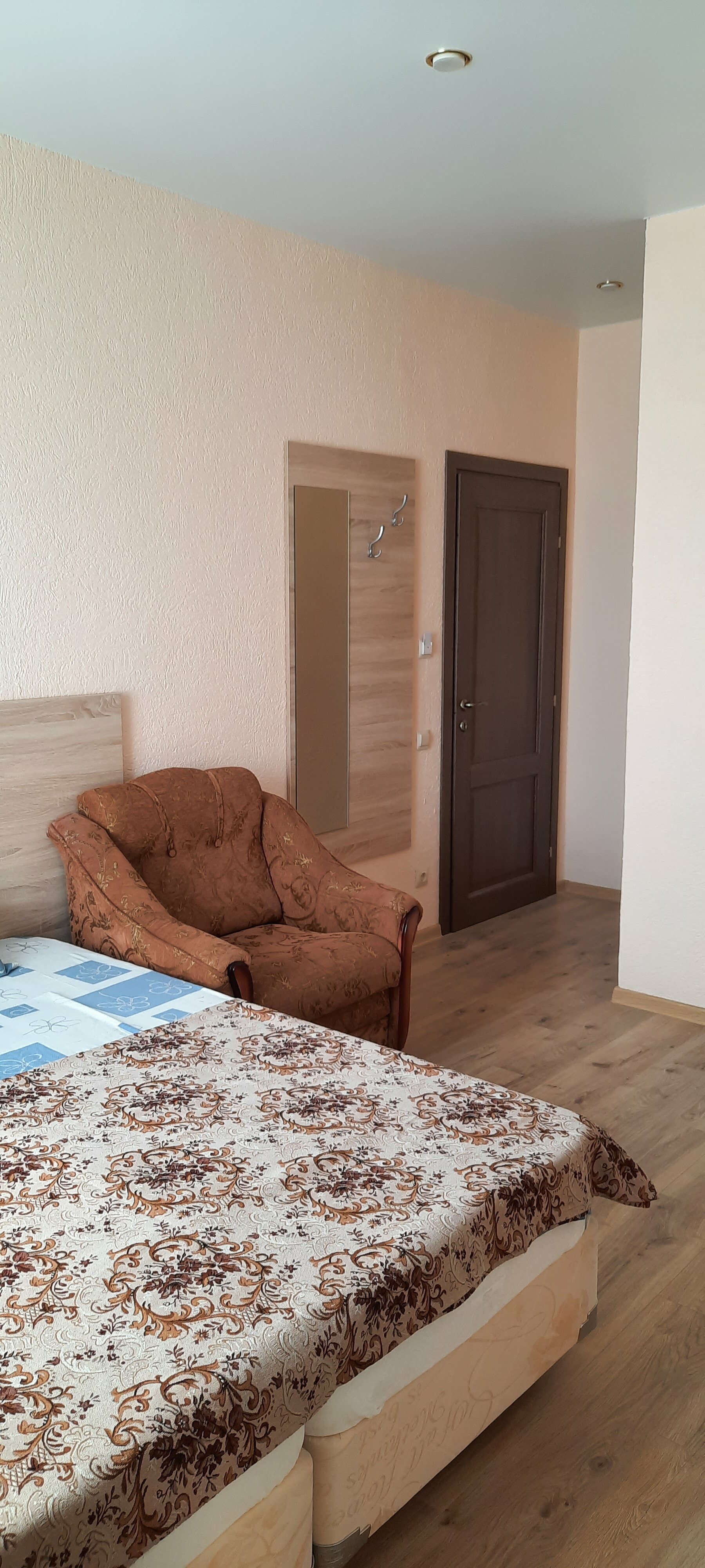 Трехместный номер «Комфорт» с душем