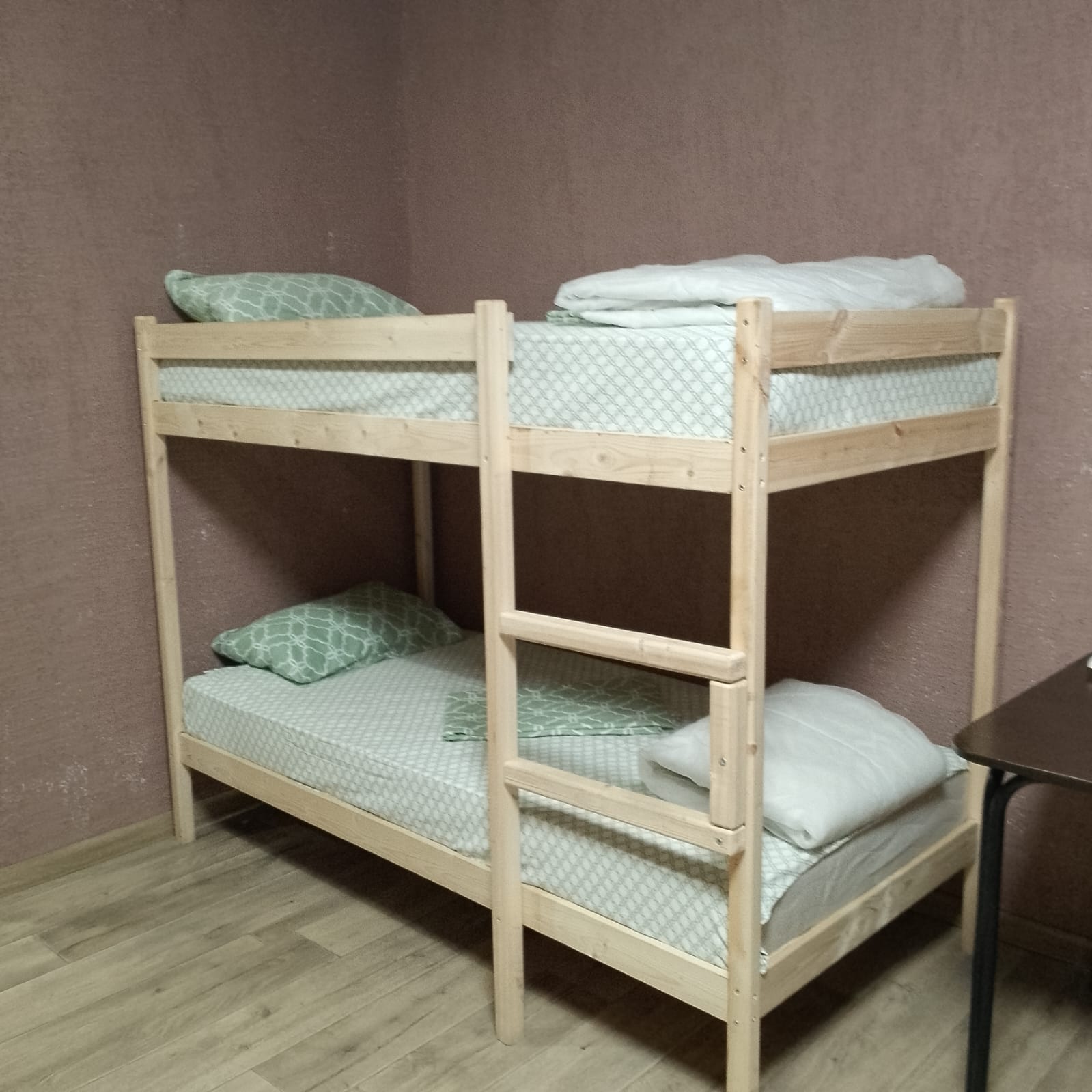 Кровать в общем 6-местном номере