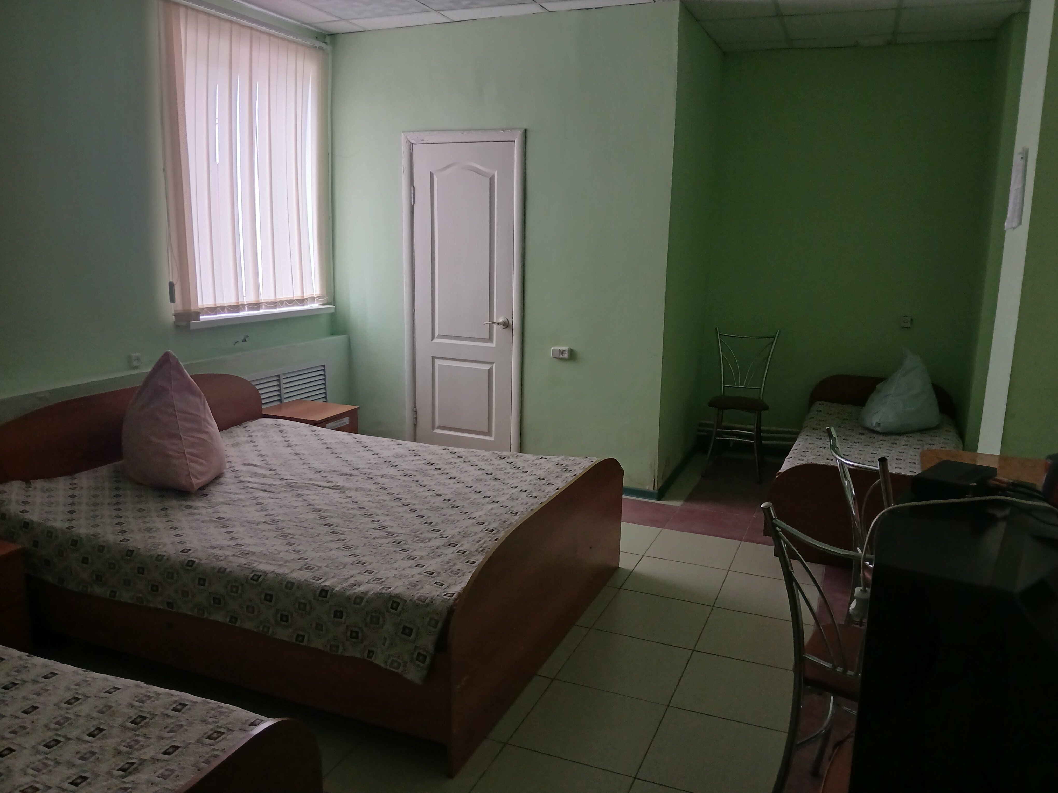 Трехместный номер «Комфорт» с душем