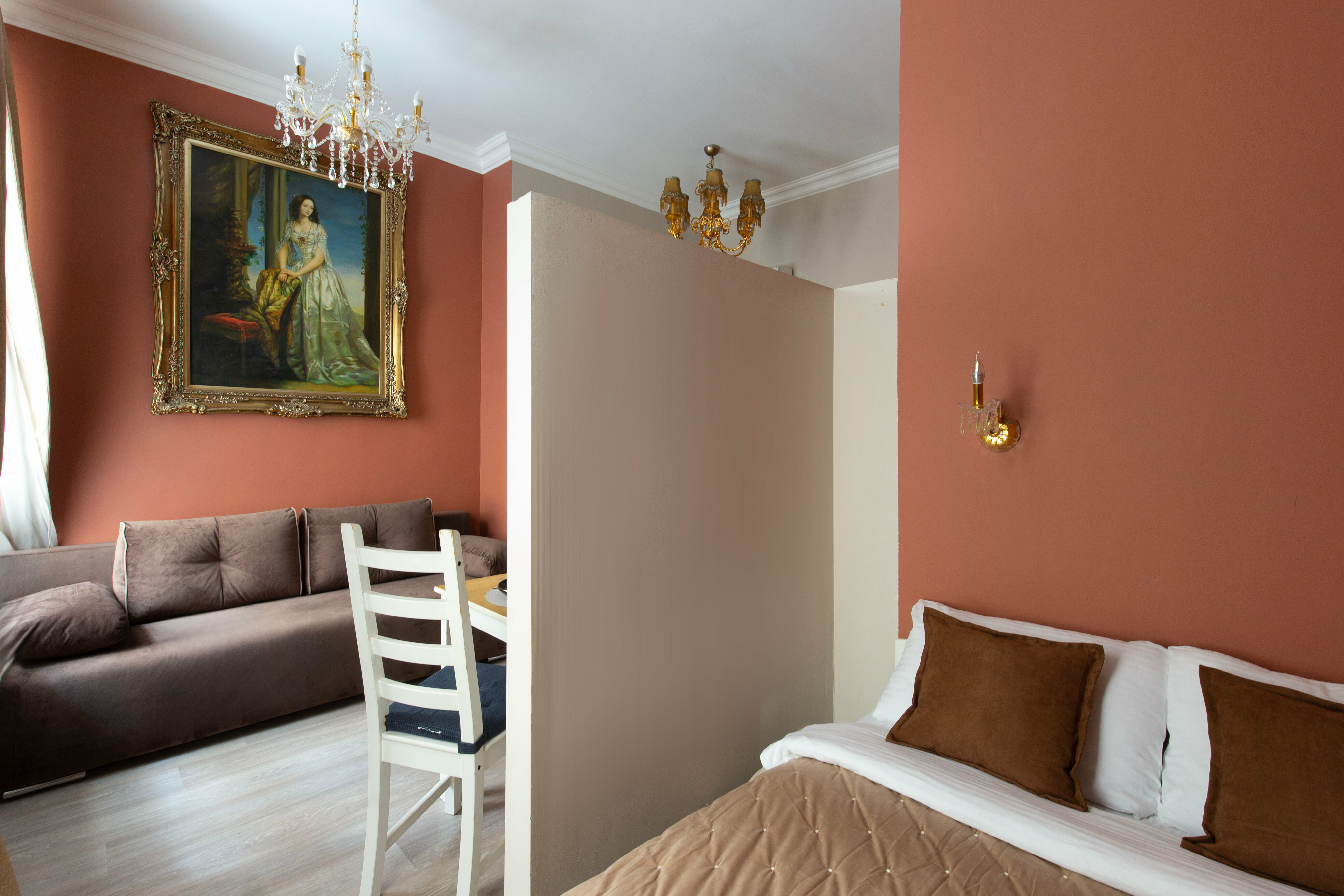 Просторная студия для четверых