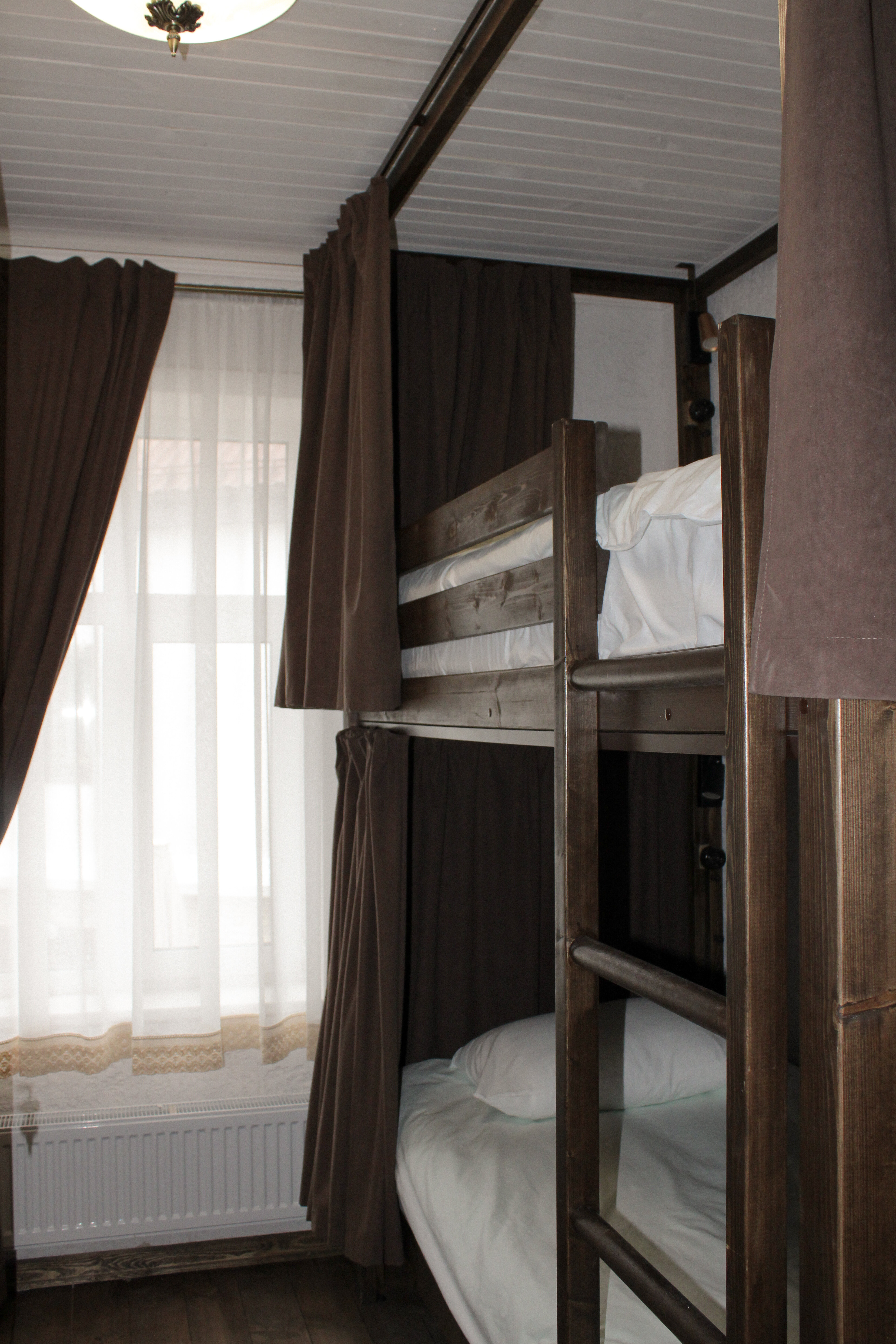 Общий номер для мужчин и женщин с 8 кроватями