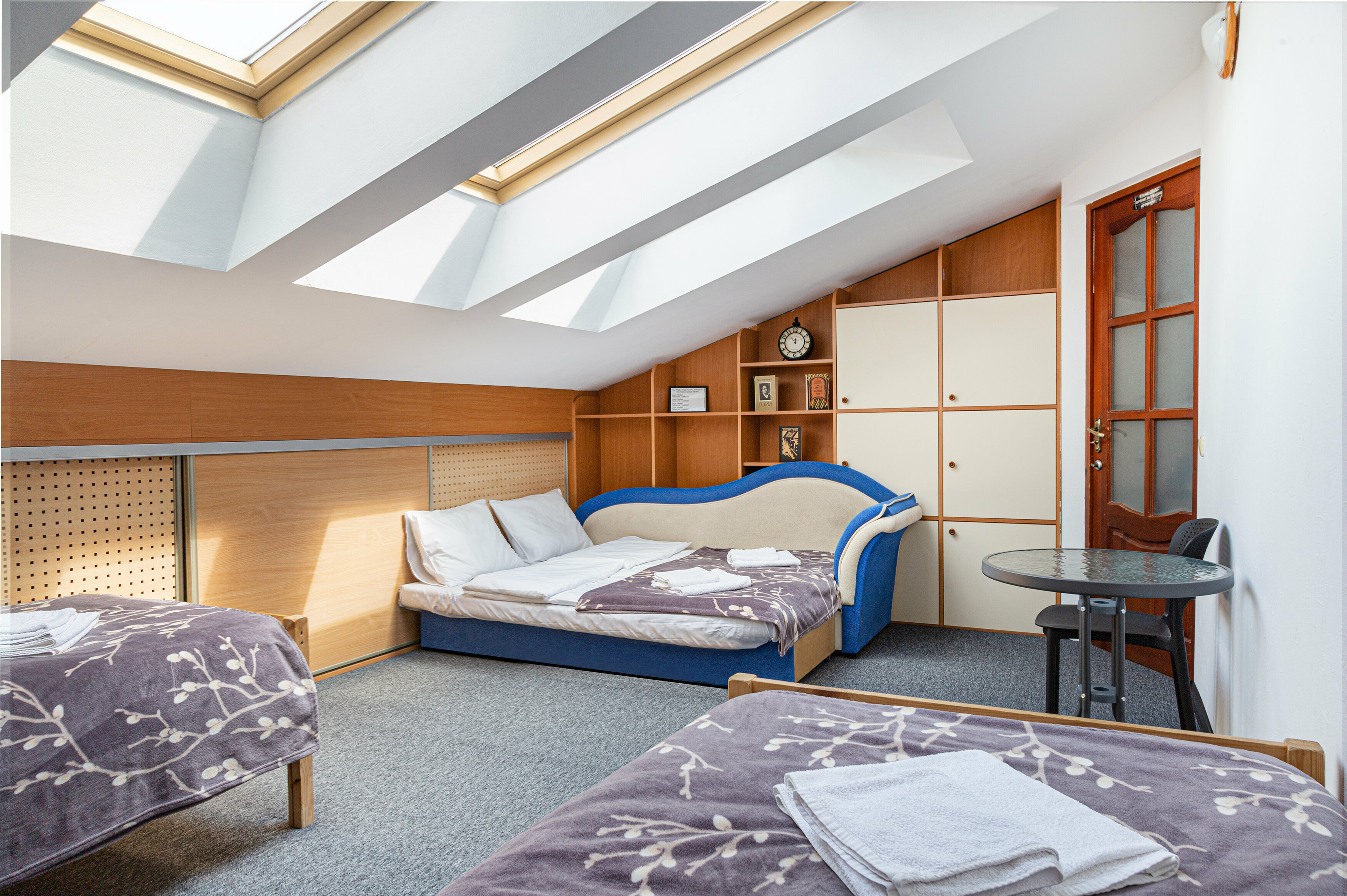 Четырехместный номер с общей ванной комнатой