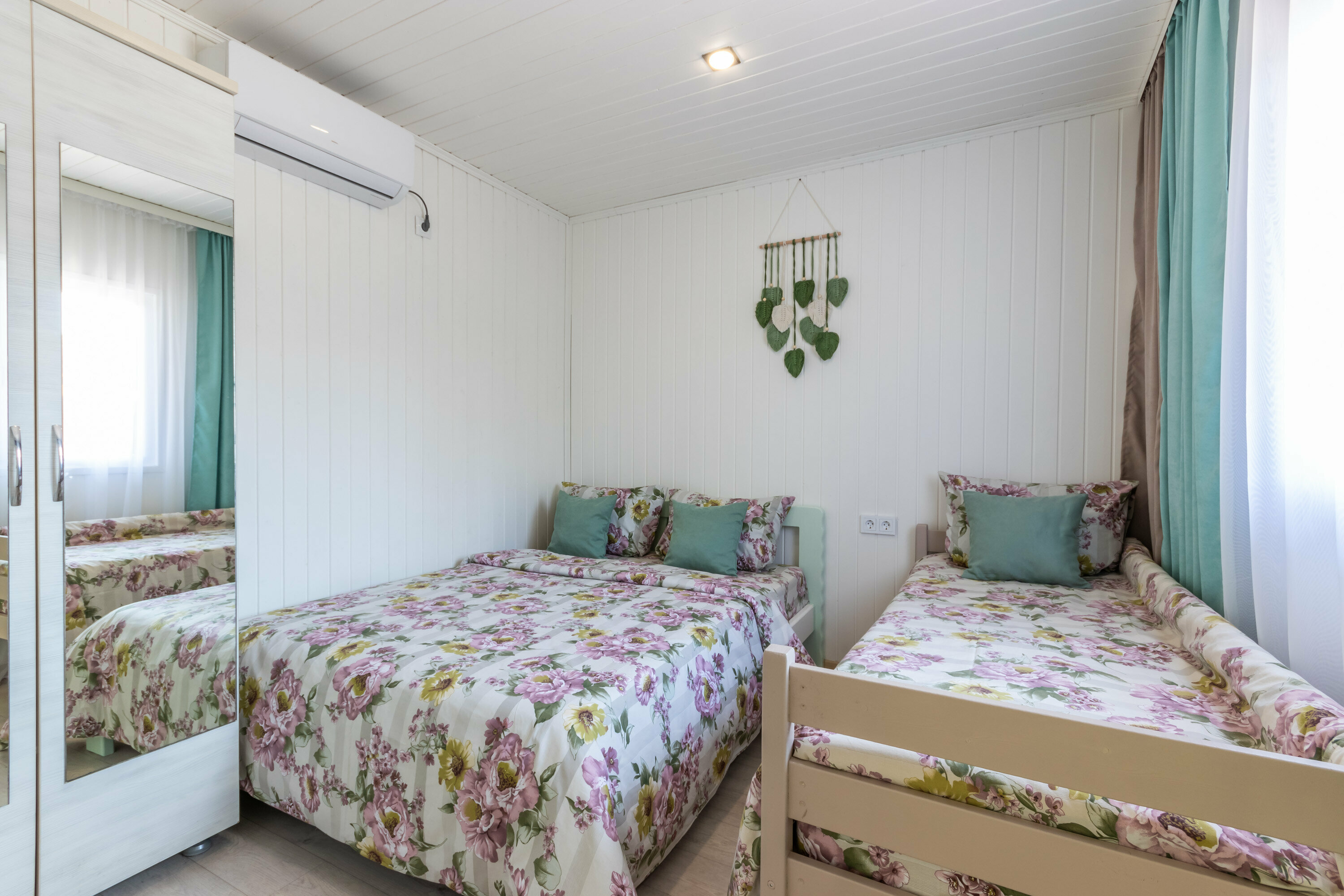 Домик шестиместный двухкомнатный