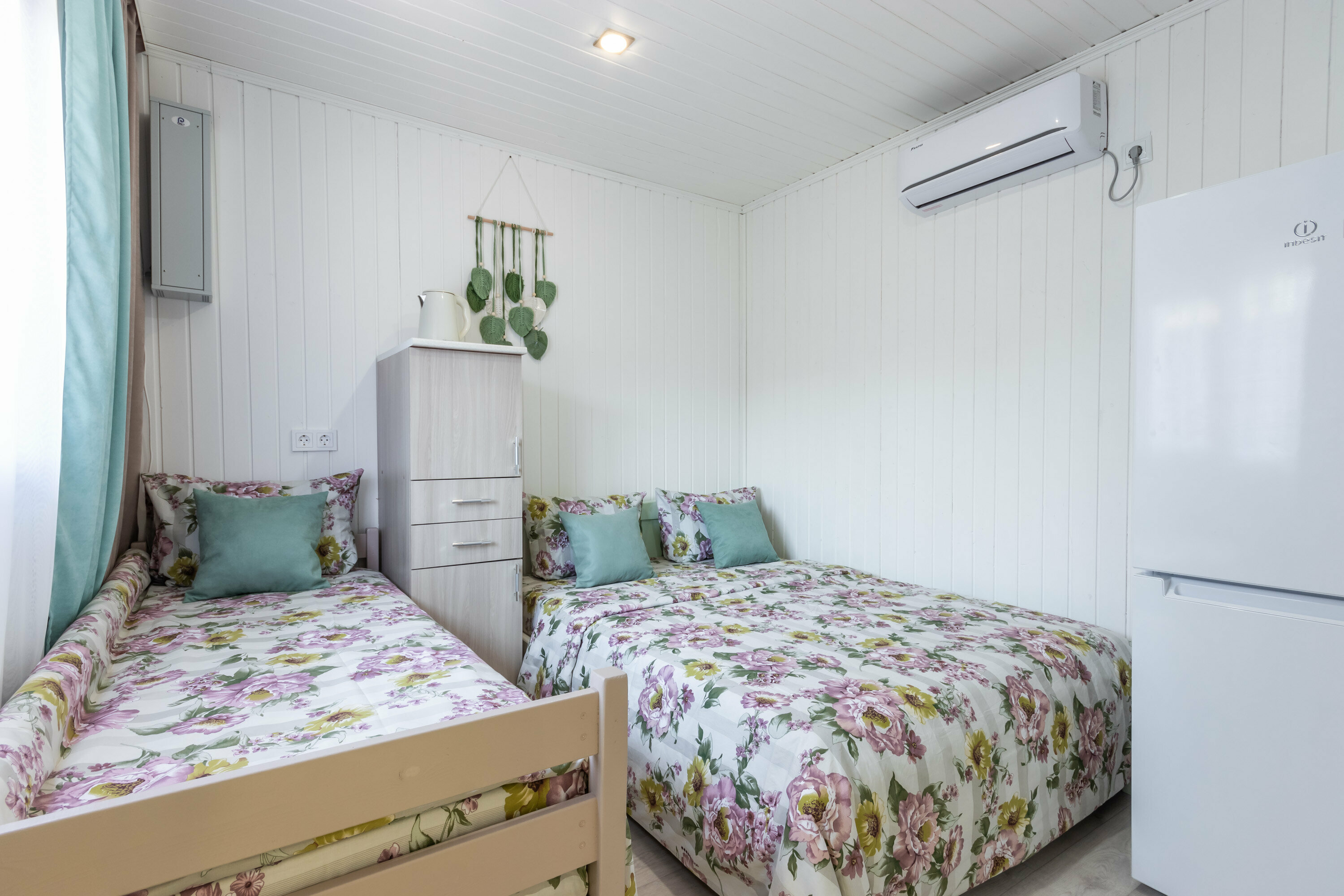 Домик шестиместный двухкомнатный