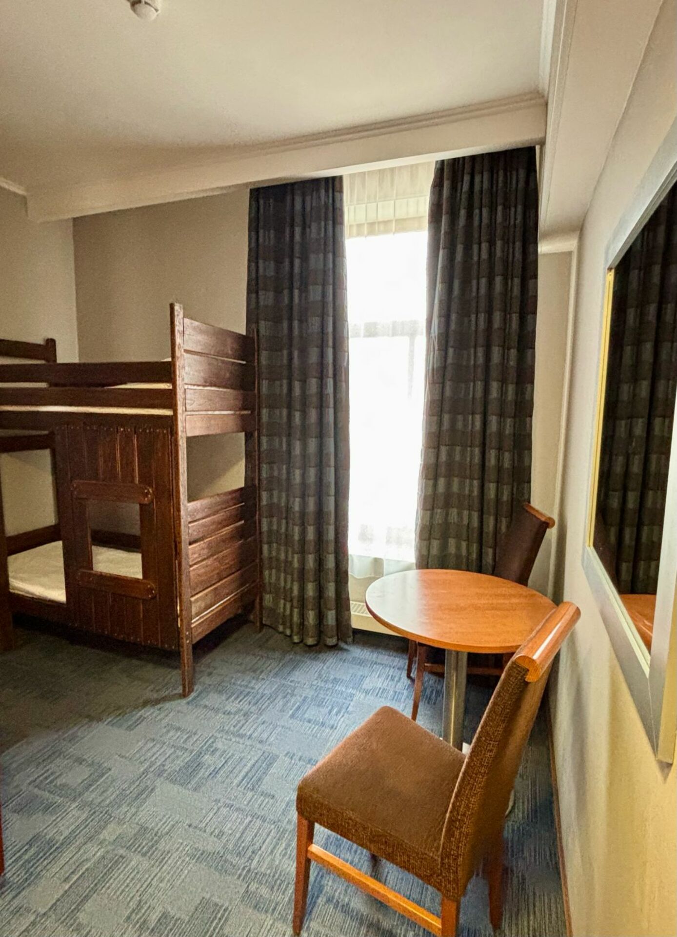 Семейный номер с детской двухярусной кроватью