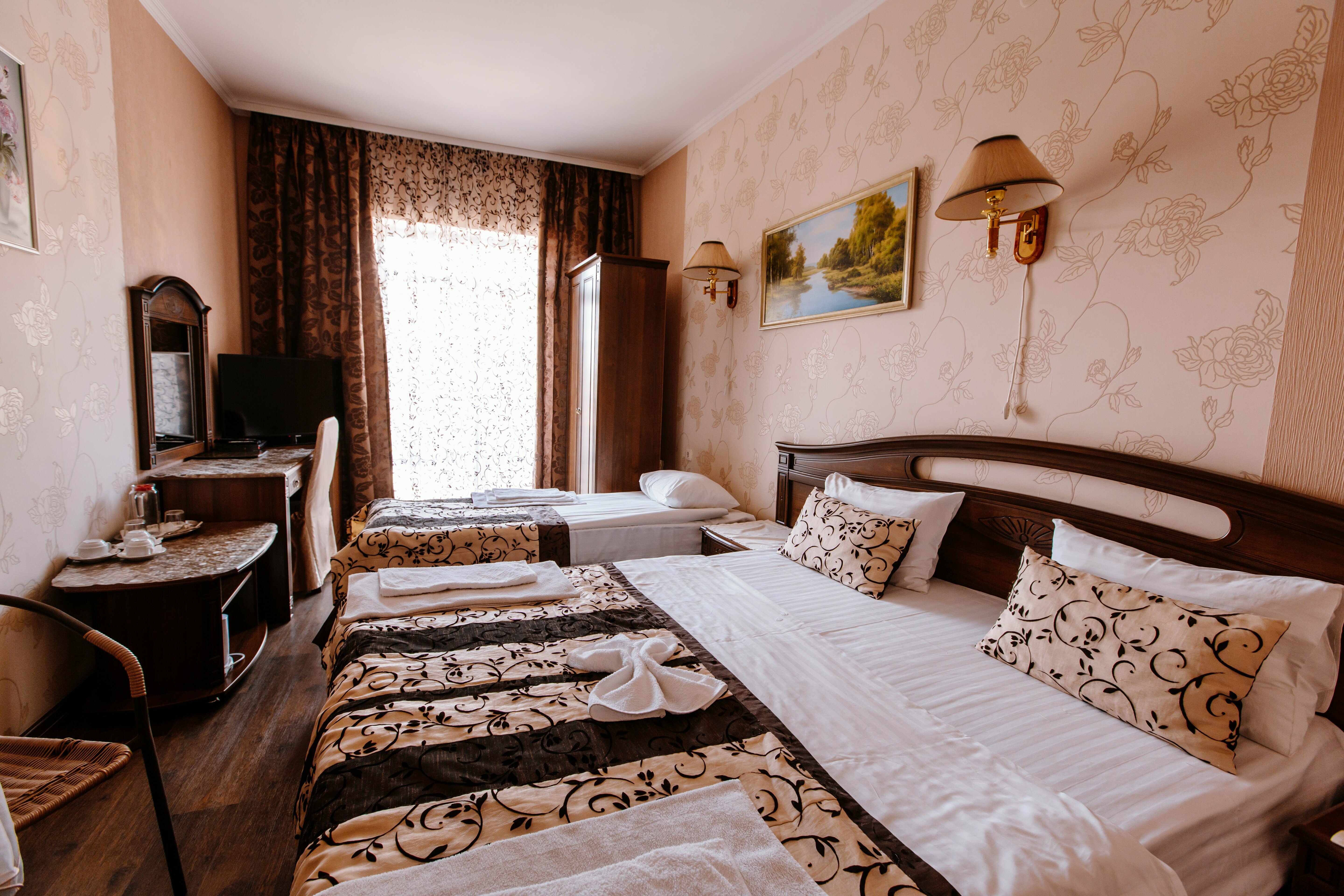 Улучшенный трехместный номер с балконом