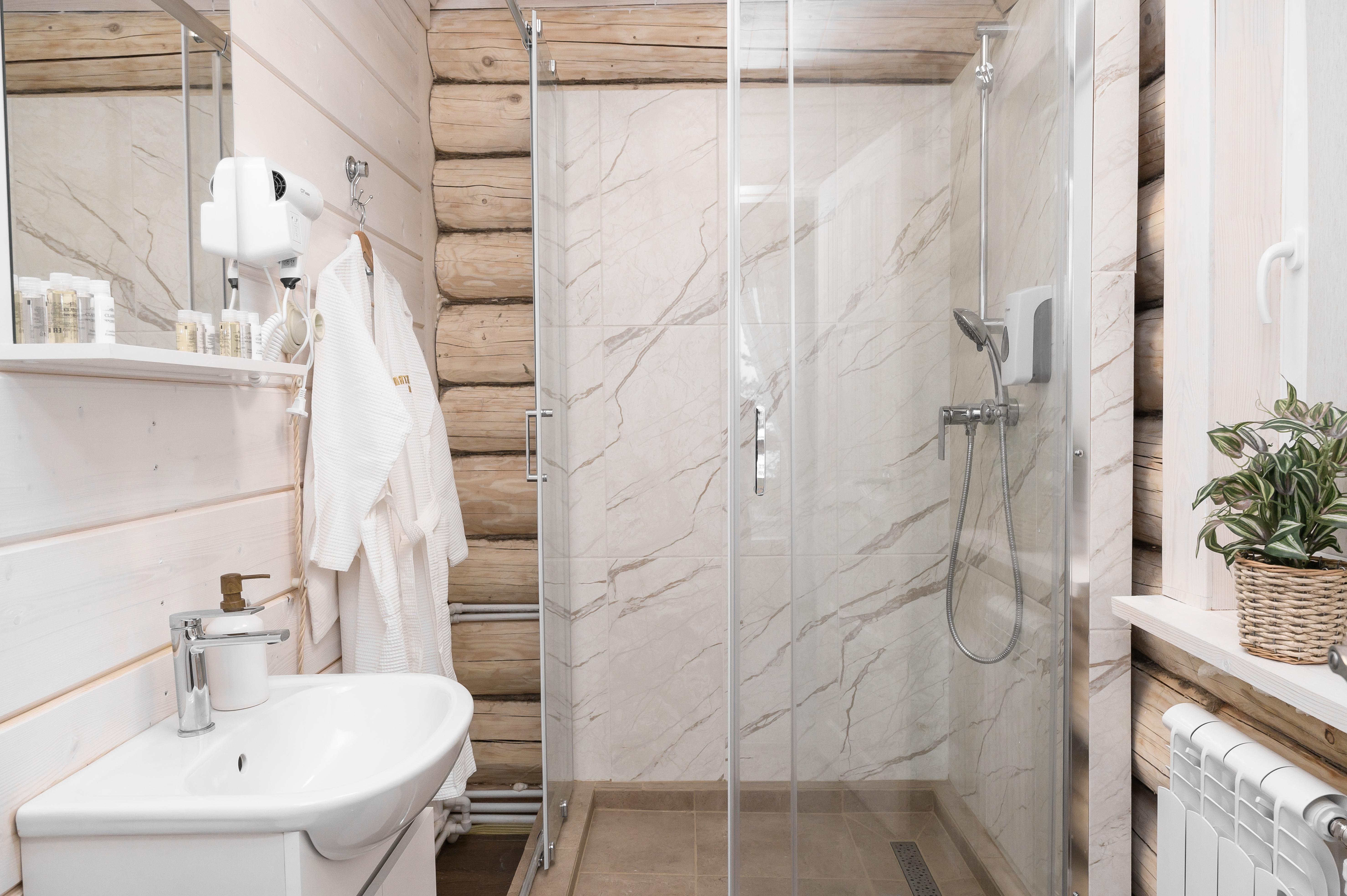 Двухэтажный коттедж с террасой