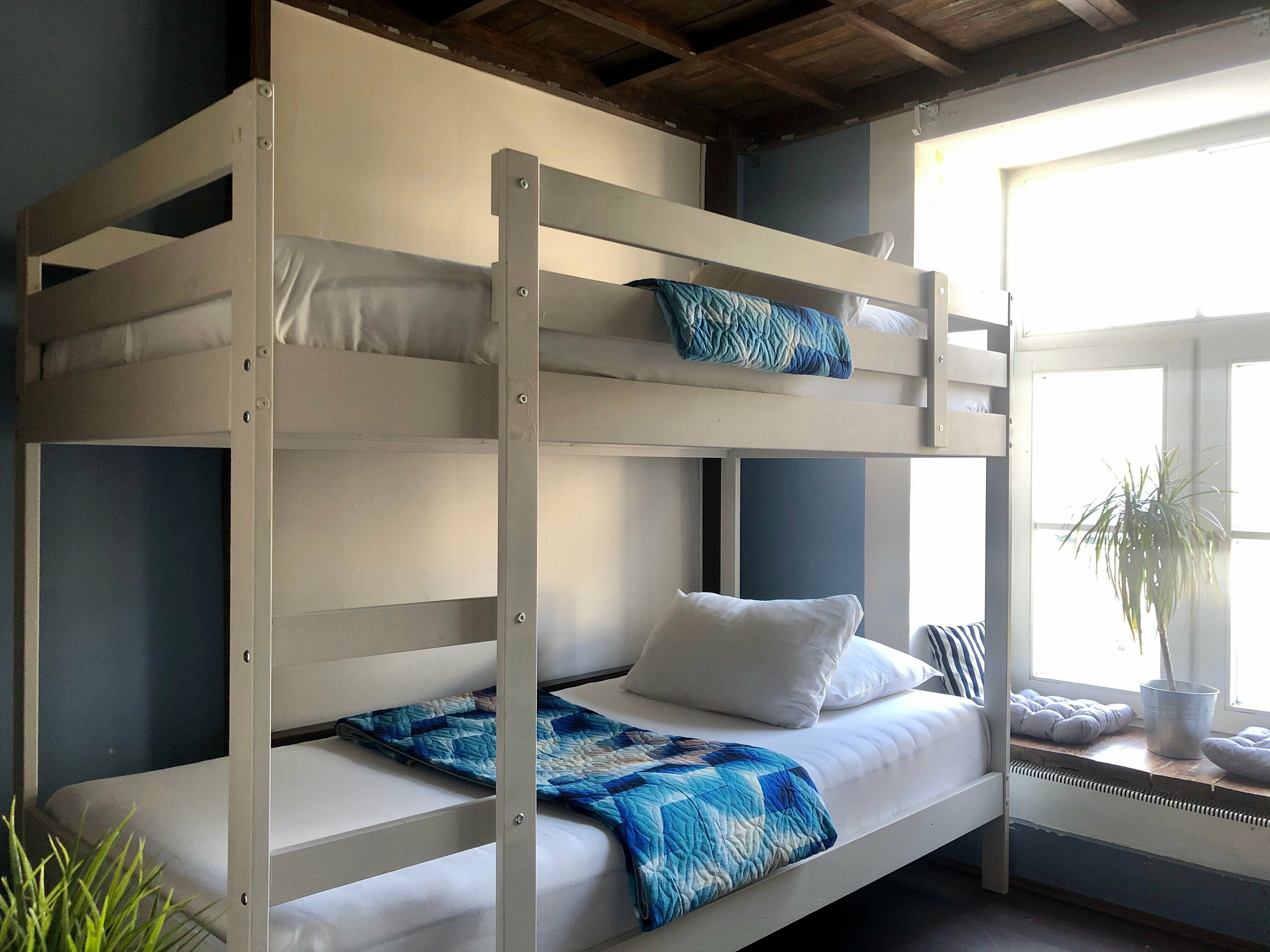 Четырехместный номер с общей ванной комнатой