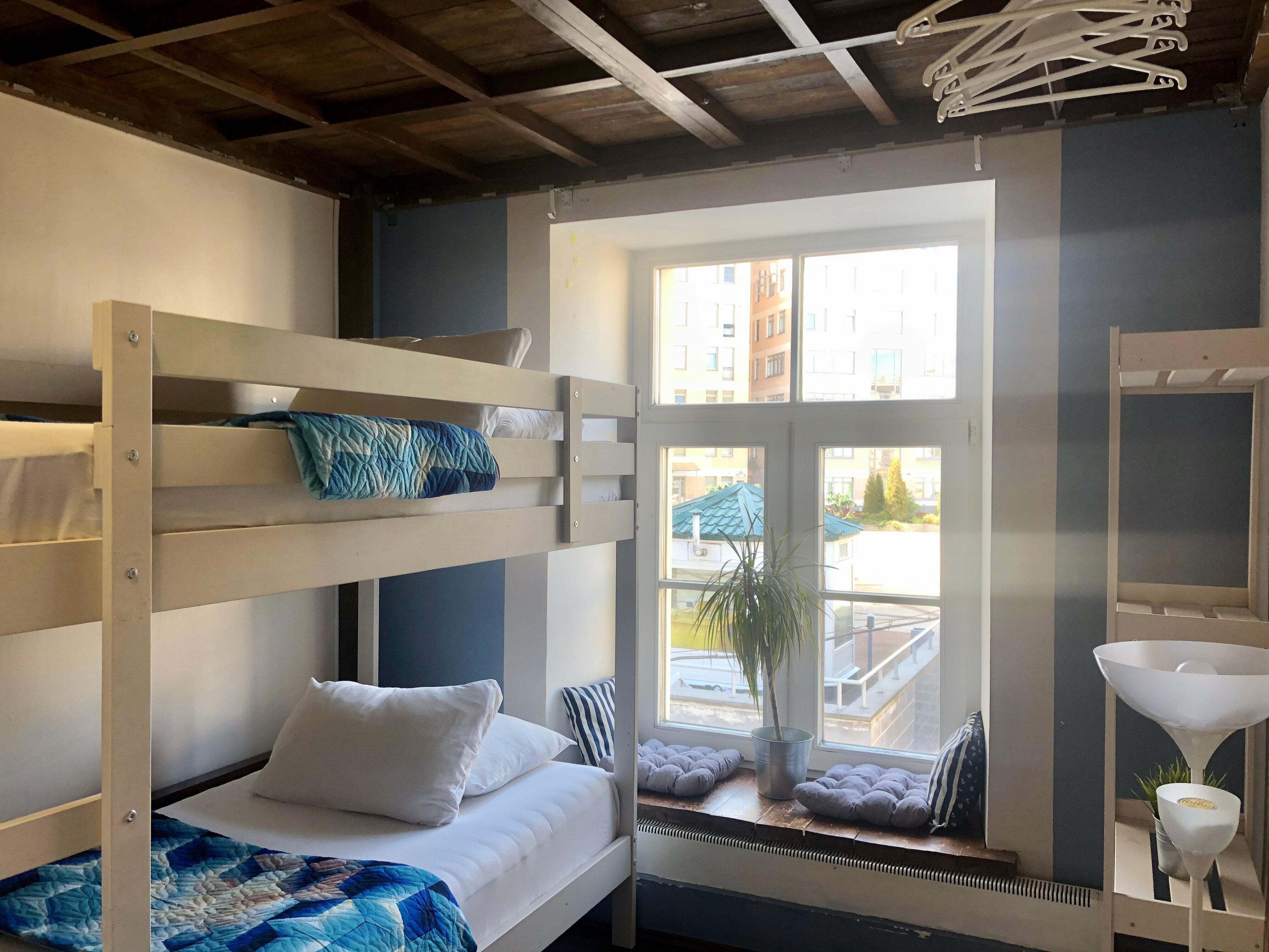 Четырехместный номер с общей ванной комнатой