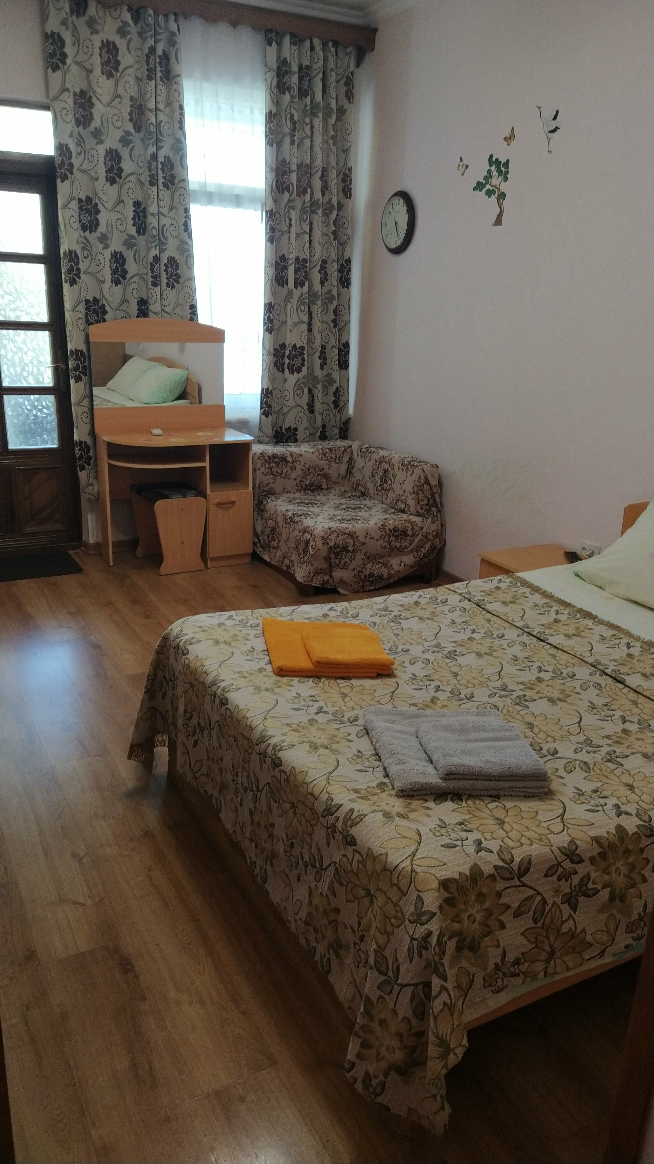 № 3 С выходом на общий балкон, боковой вид на море