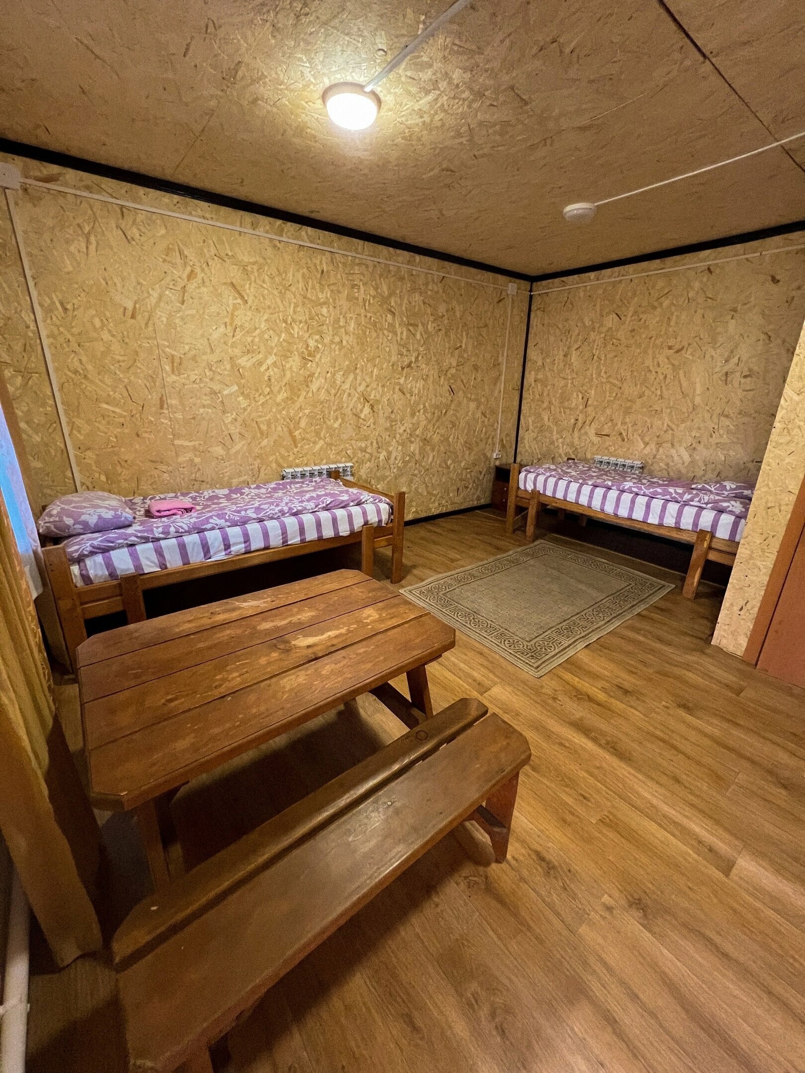 Номер в отдаленном корпусе с удобствами (80м. от основной территории)