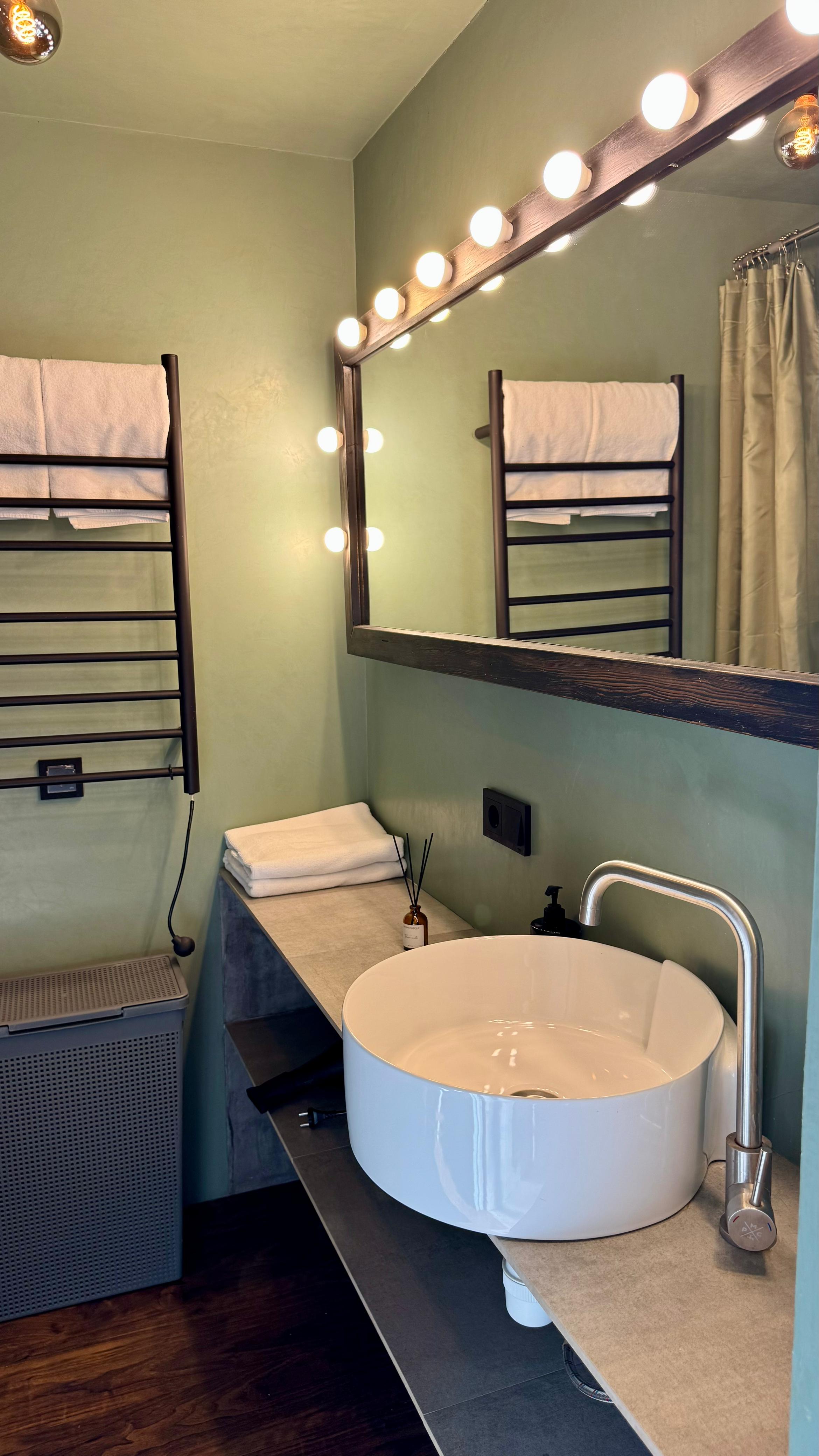 домики около горнолыжного спуска