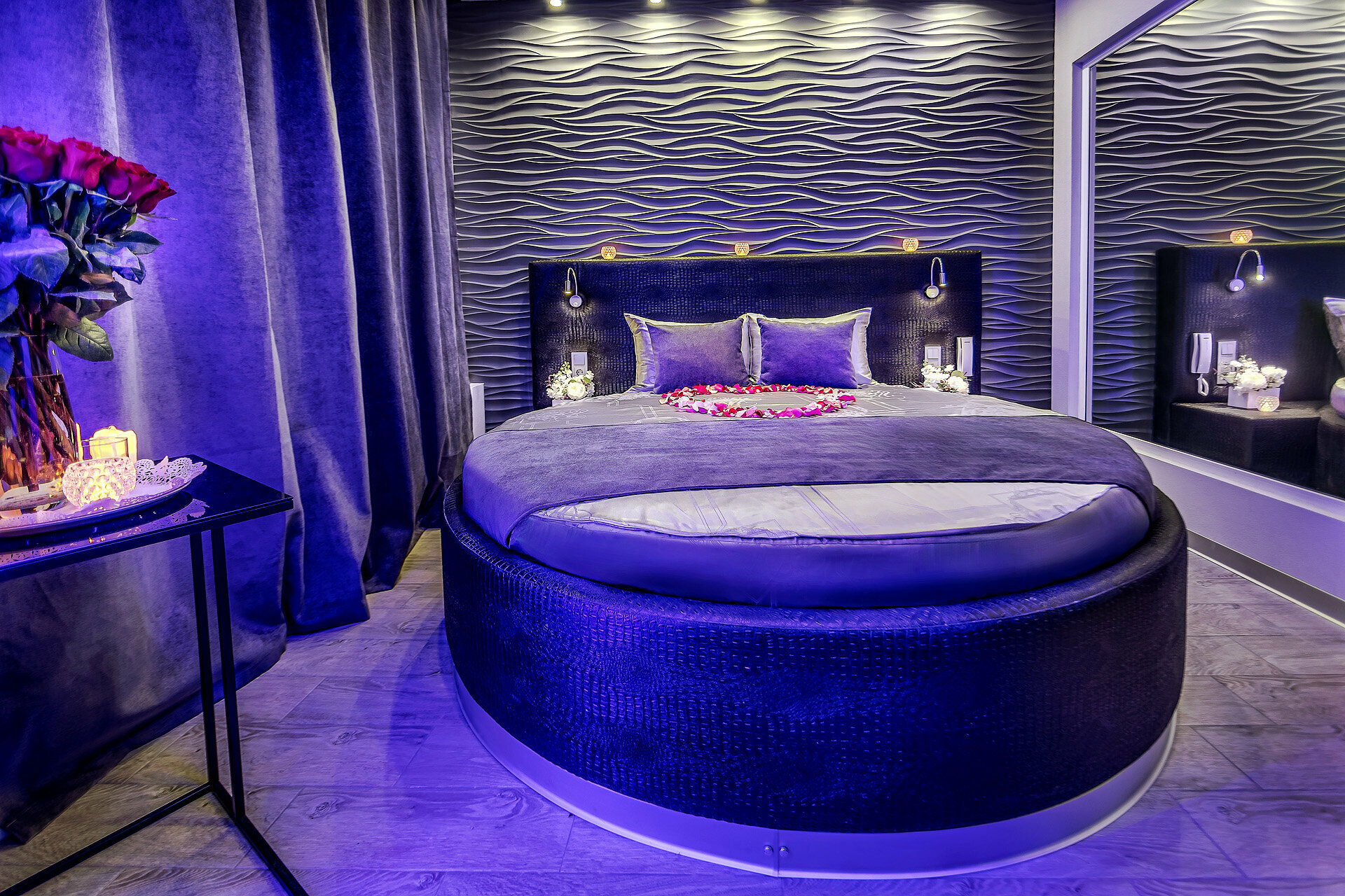 Двухместный номер с 1 кроватью и гидромассажной ванной (только для взрослых)