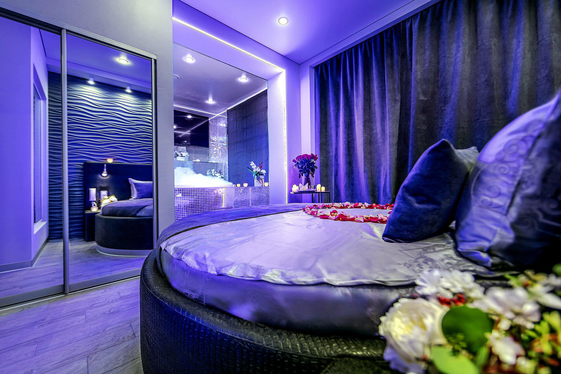 Двухместный номер с 1 кроватью и гидромассажной ванной (только для взрослых)