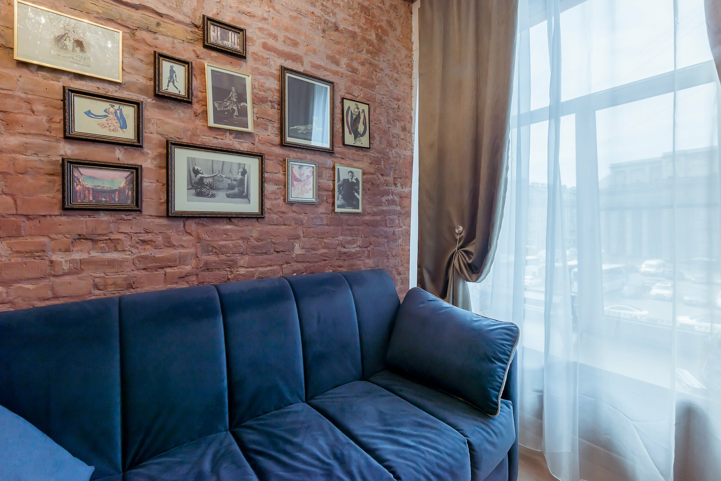 Дизайнерская студия с видом на Казанский Собор и реку