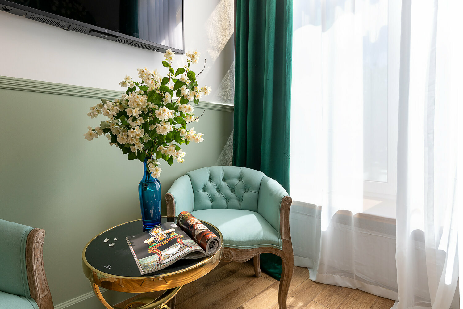 Дизайнерские апартаменты «Зеленая Гостиная» с отдельной спальней