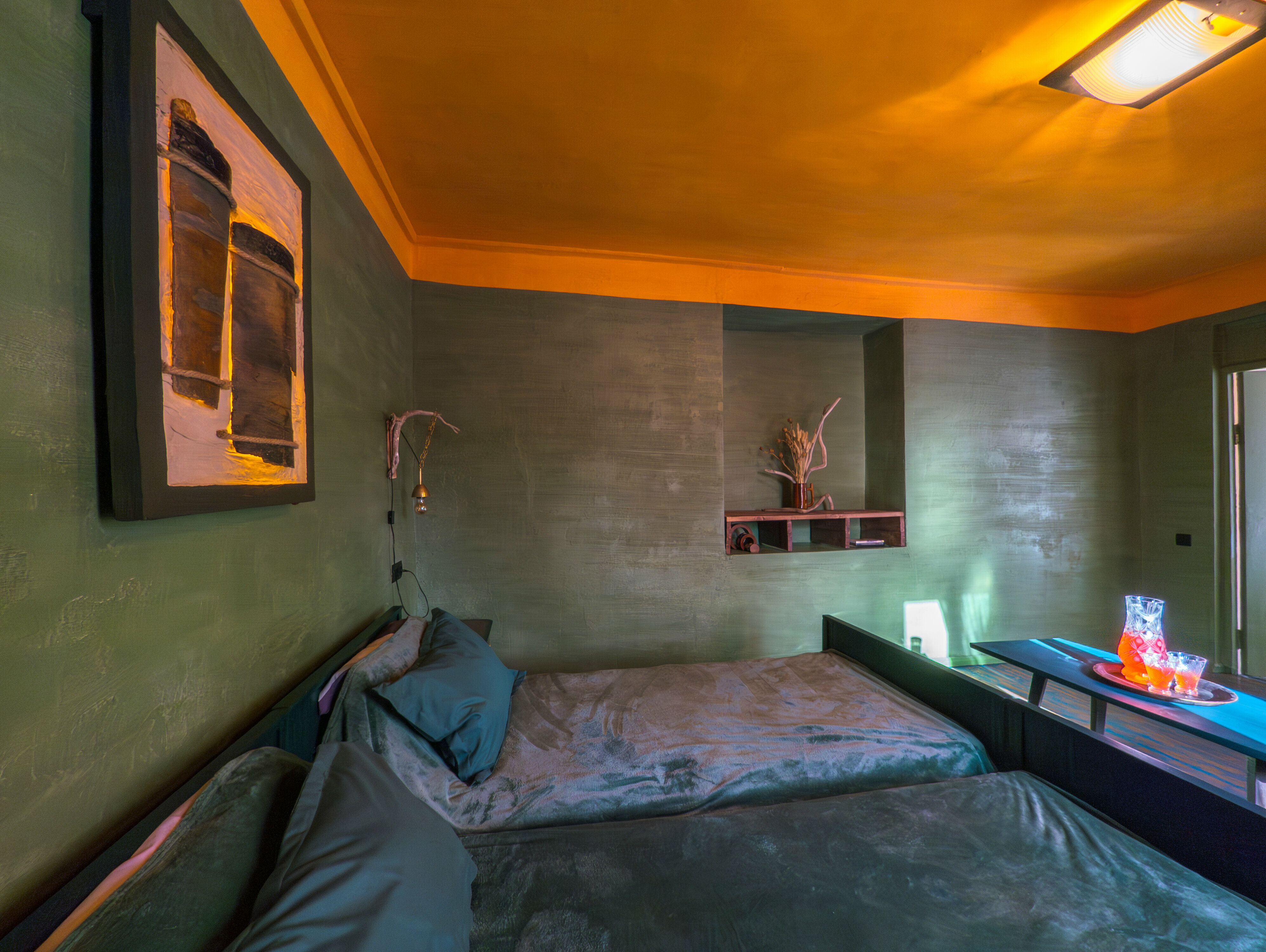 Двухкомнатный семейный номер с собственным душем