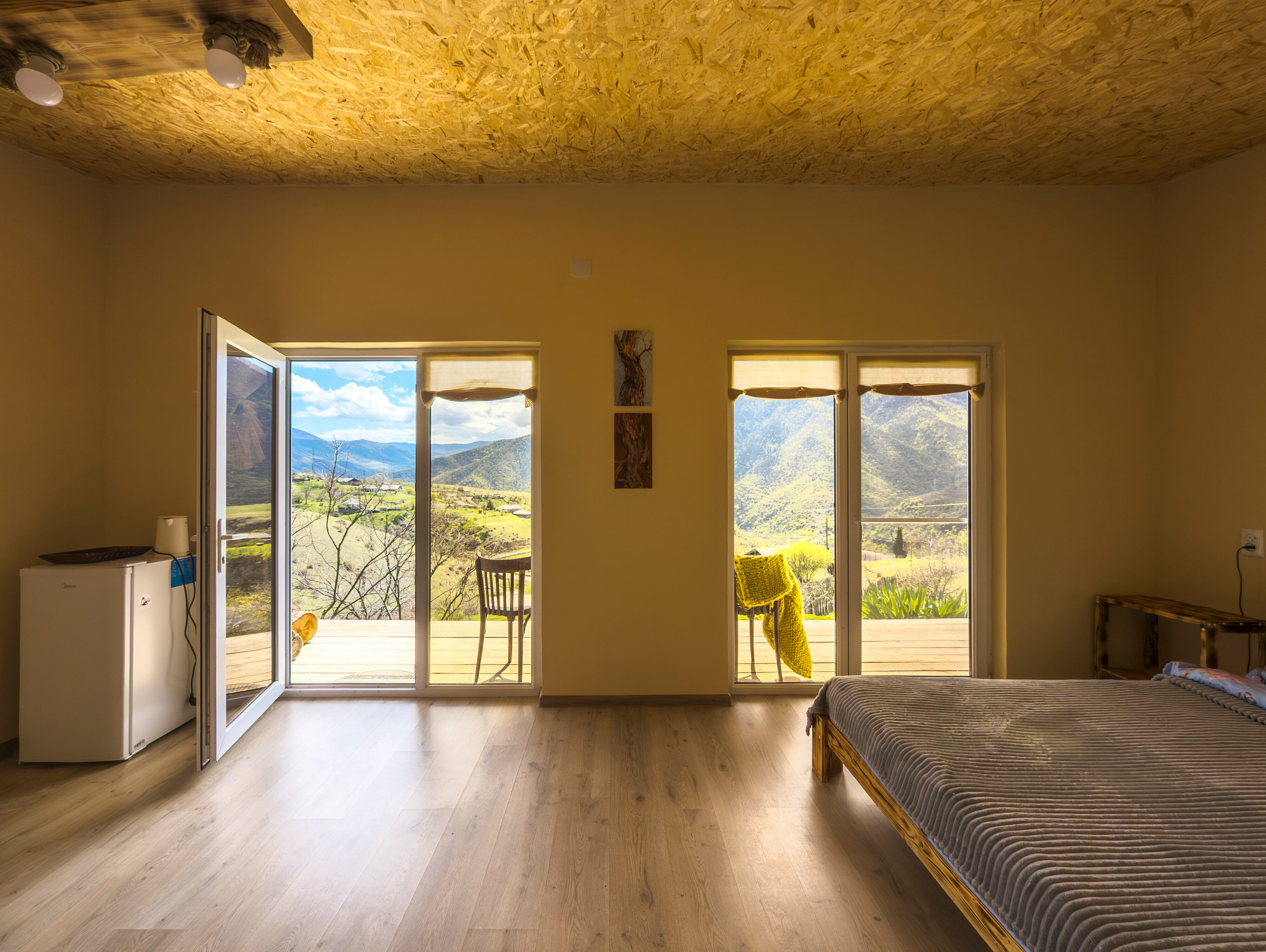 Коттеджи с видом на горы и ущелье