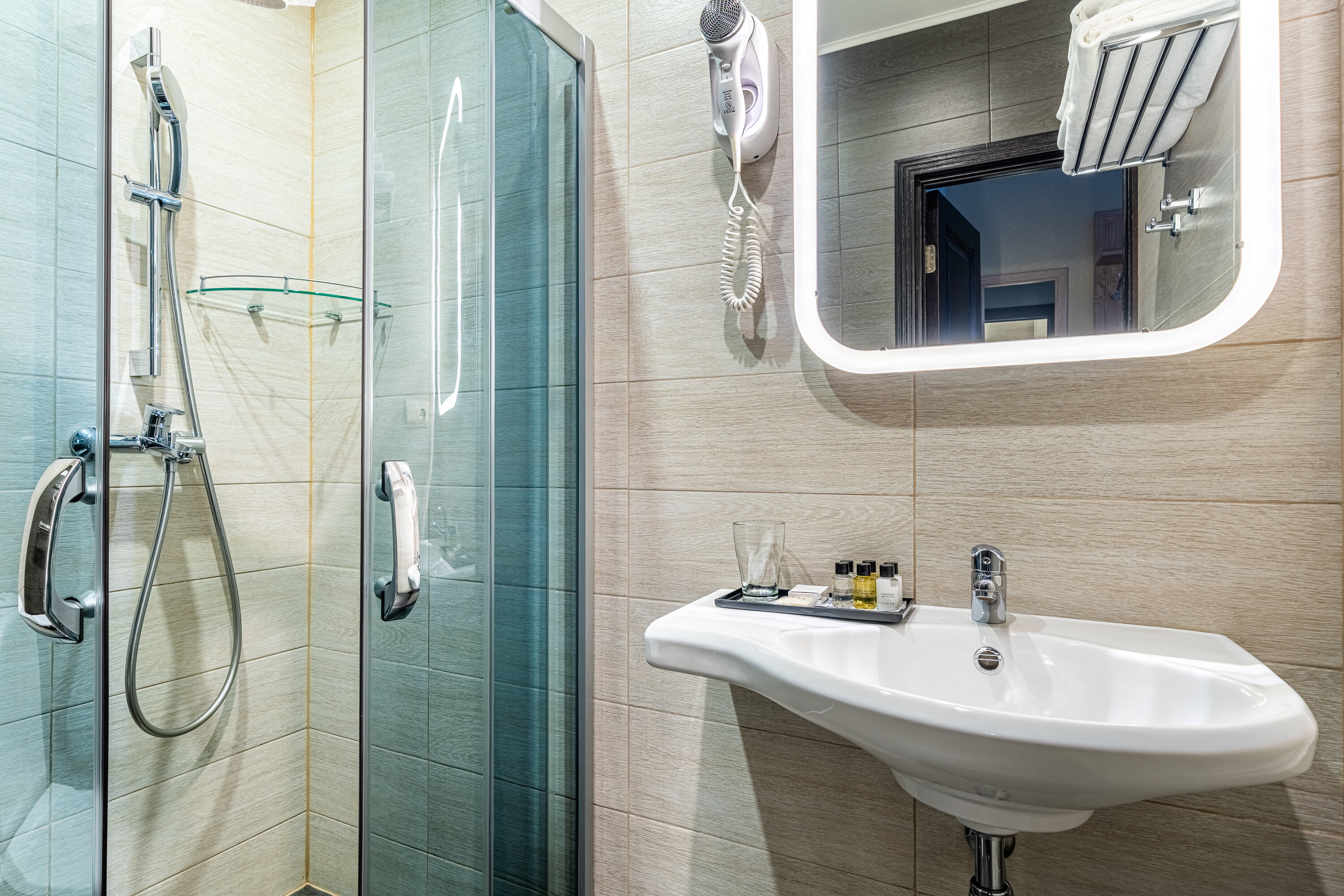 Стандарт двухместный с двуспальной кроватью