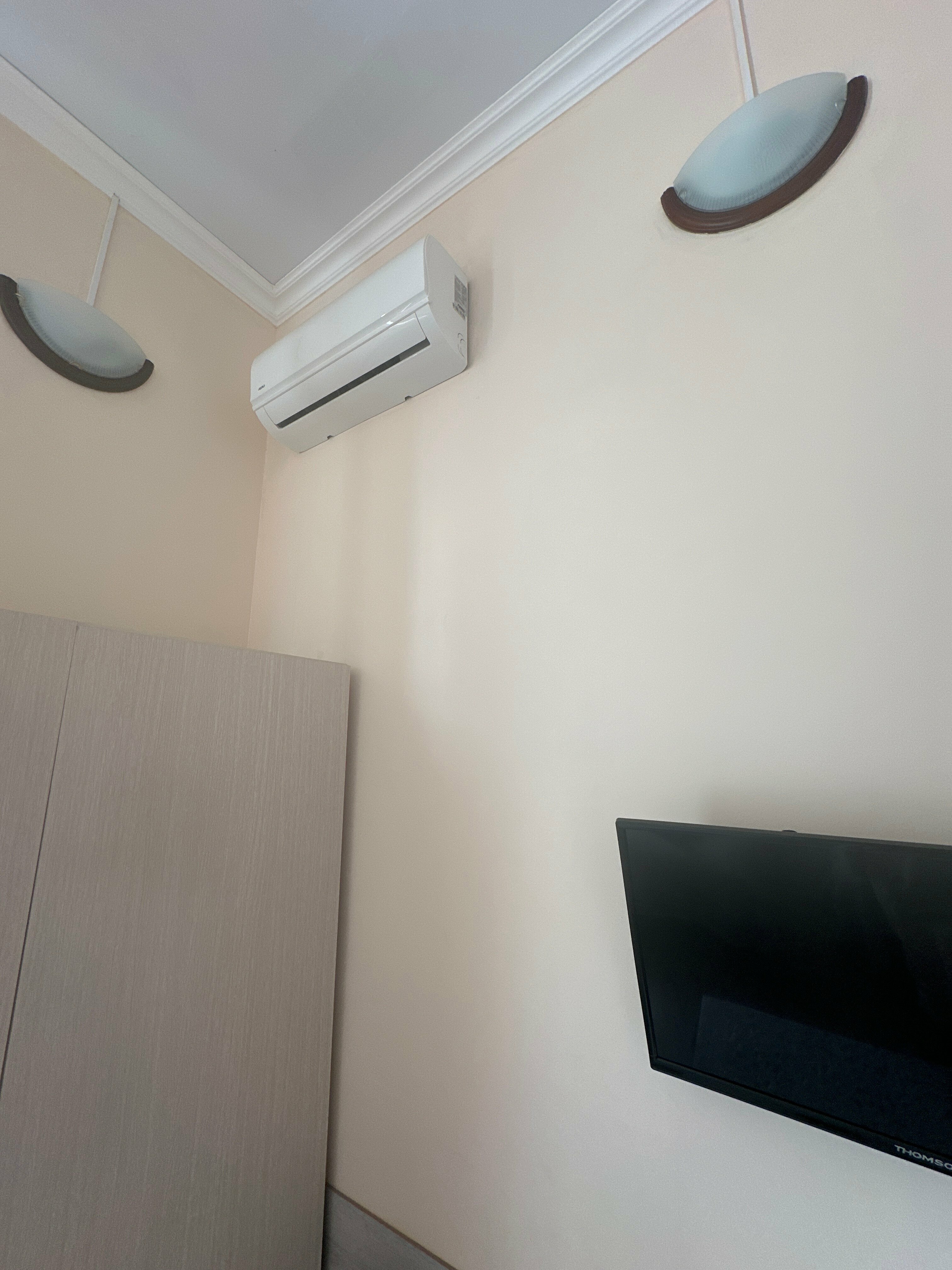 Односпальная кровать в общем номере