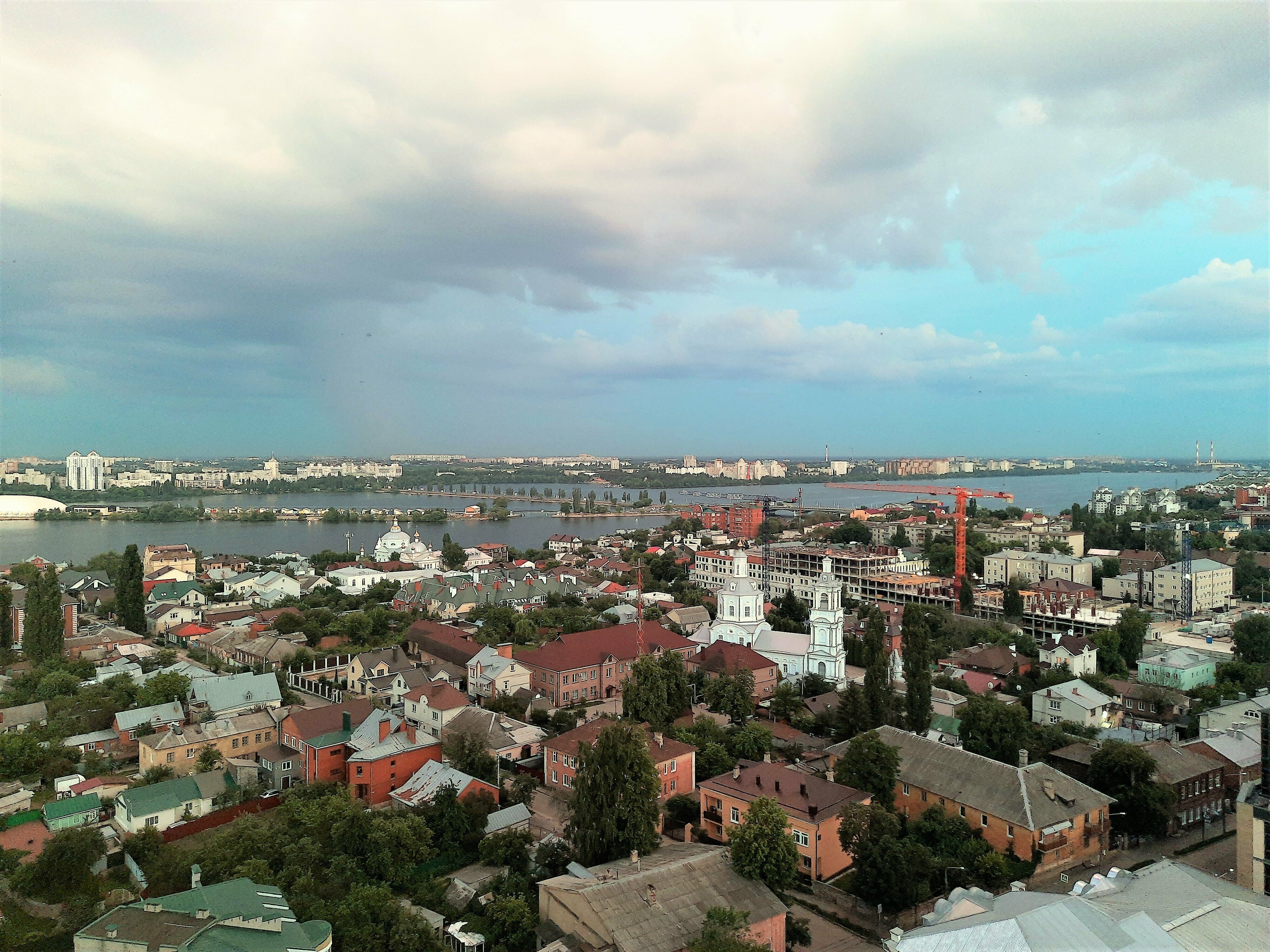 Студия с Двухспальным диваном и шикарным видом на водохранилище.