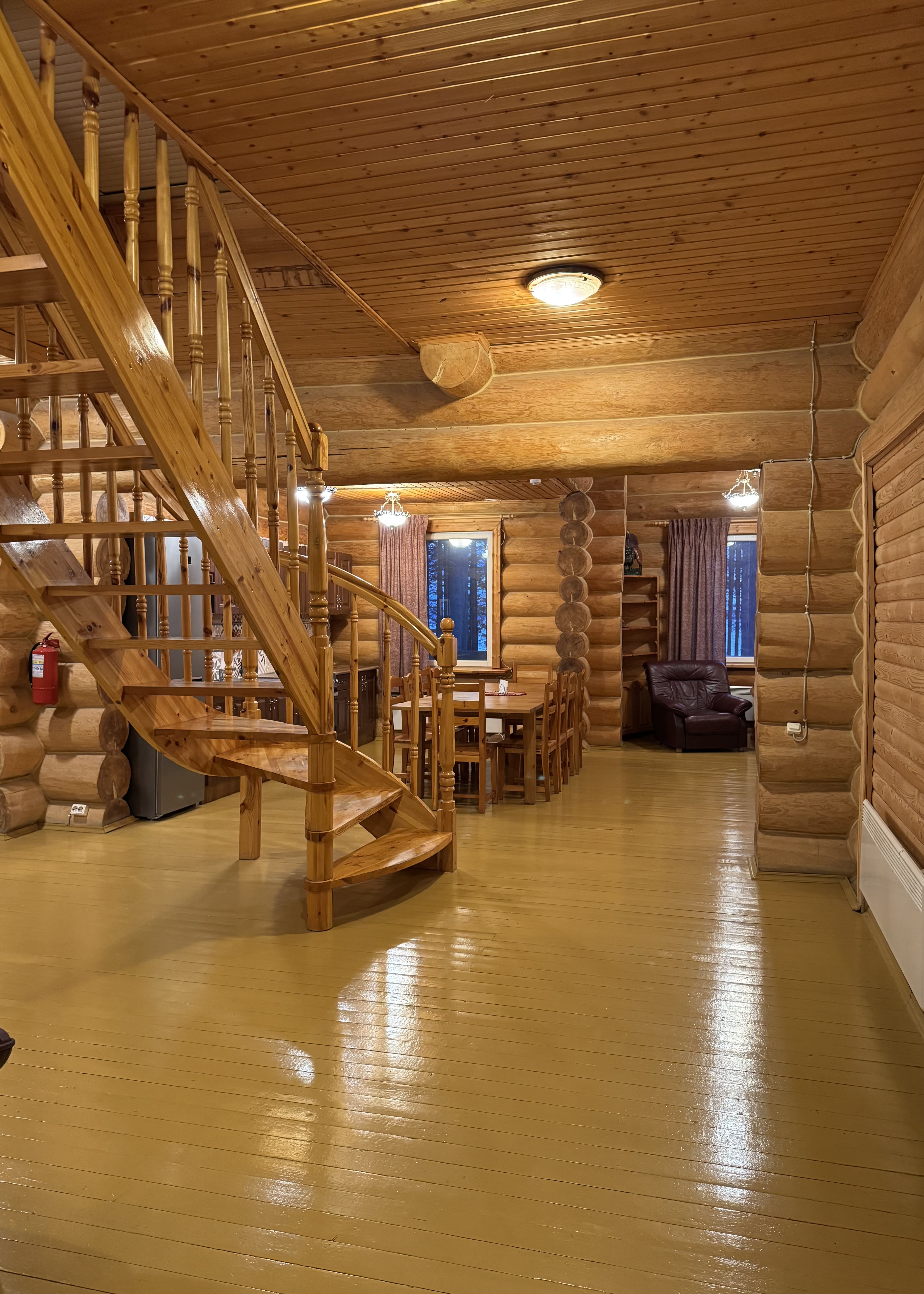 Двухместный номер с двумя односпальными кроватями туалетом в комнате  и общим холом