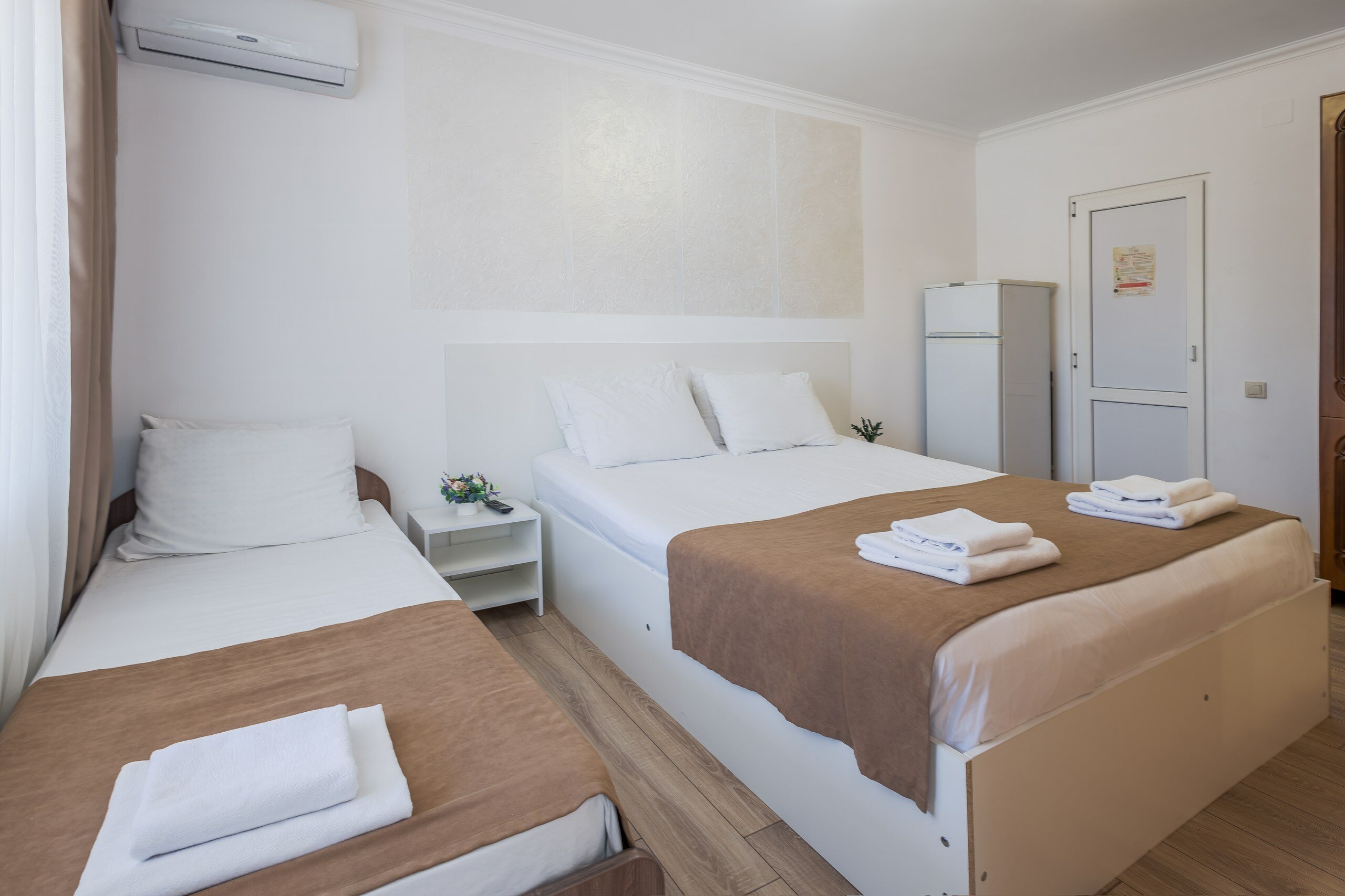 Трехместный номер с видом на горы