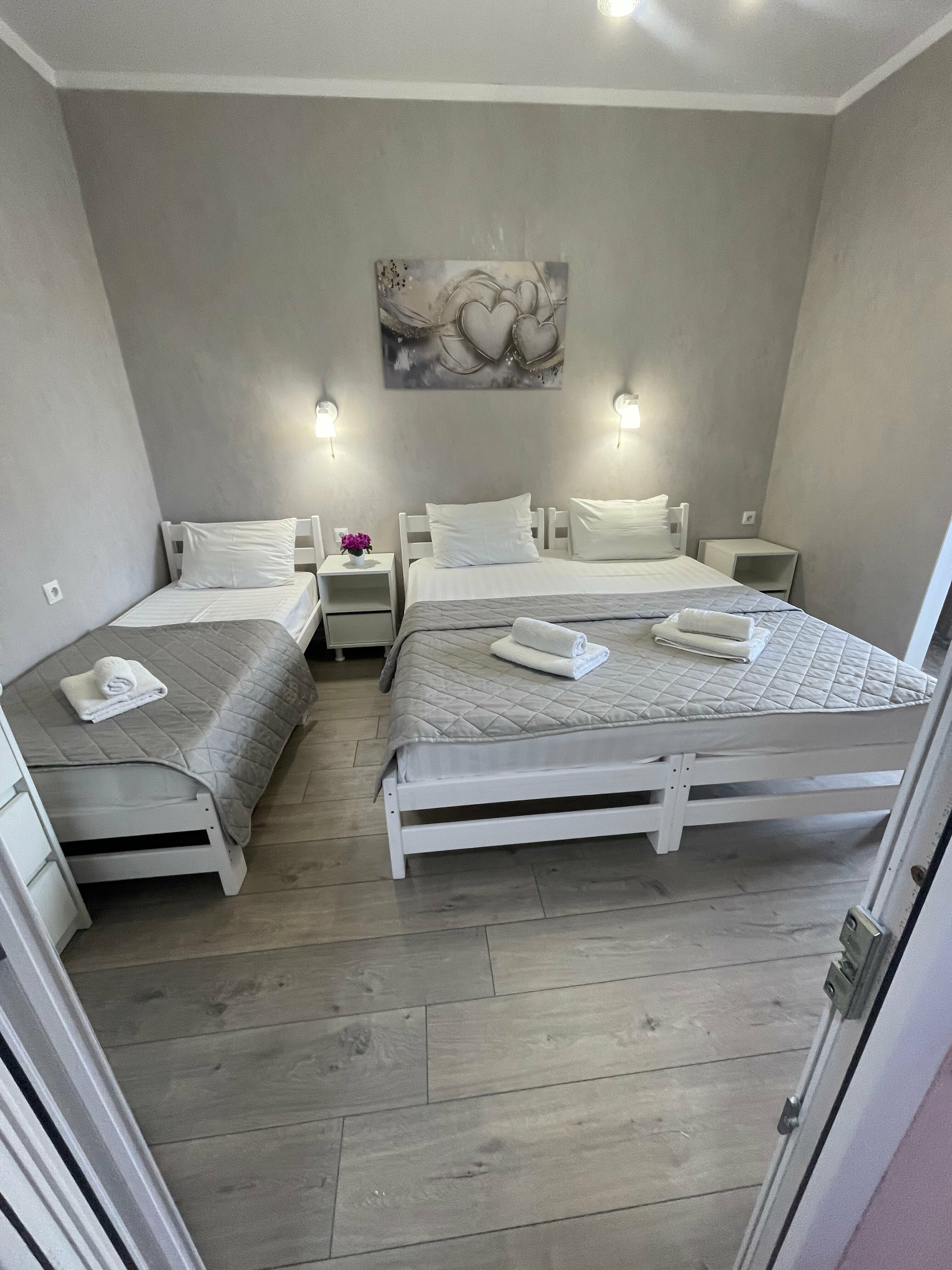 Трехместный номер с балконом