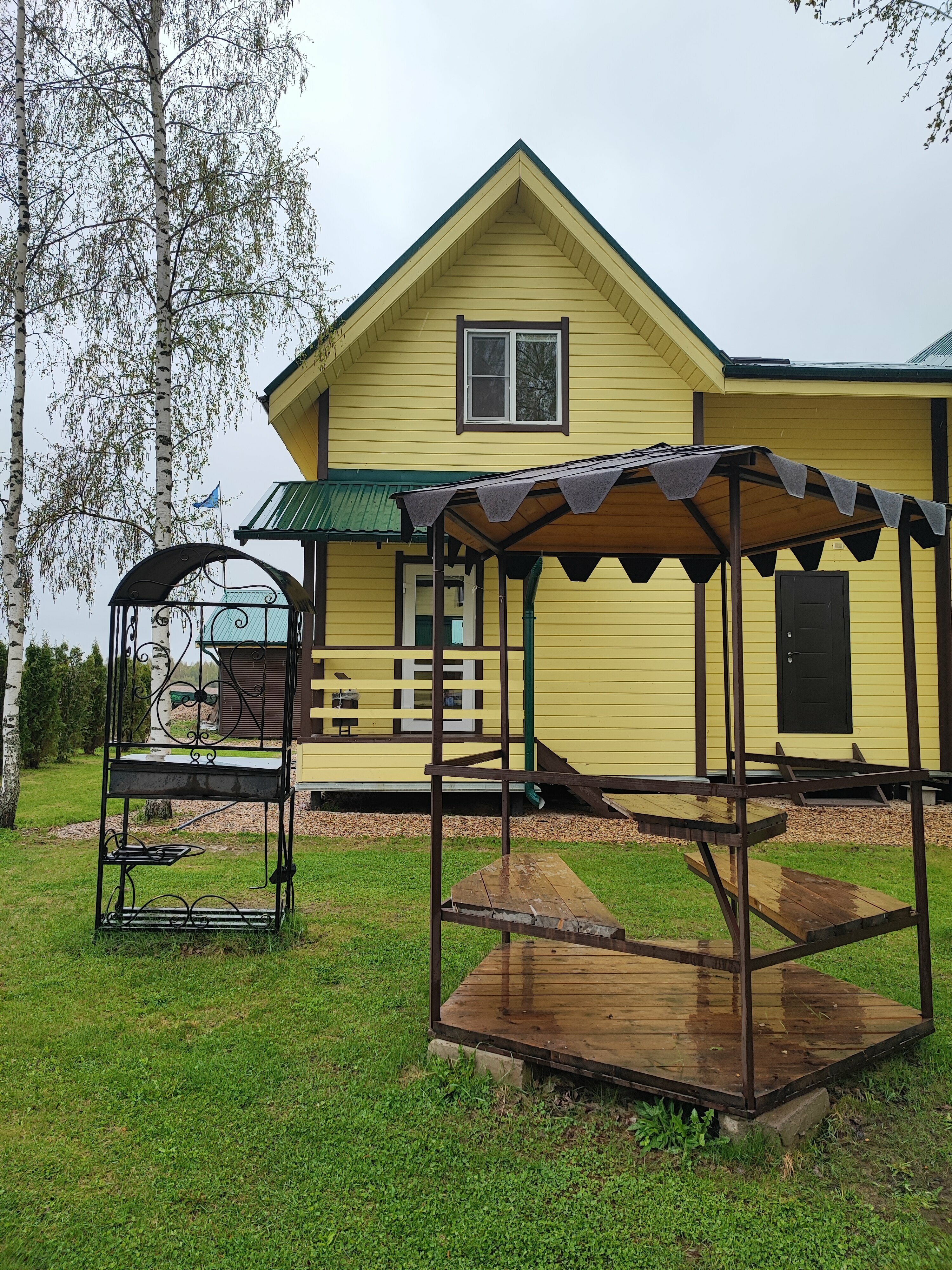 Деревянный коттедж (половина 1П), 2 этажа на 6 человек