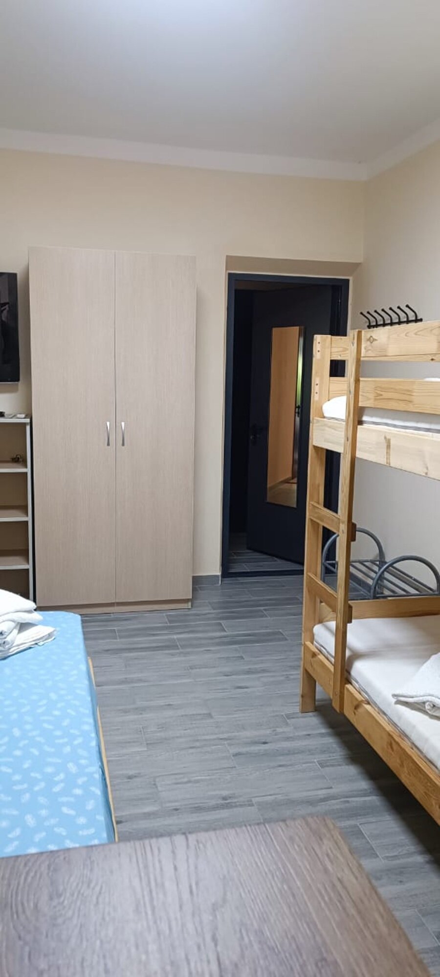 Четырехместный номер эконом-класса с общими удобствами на этаже