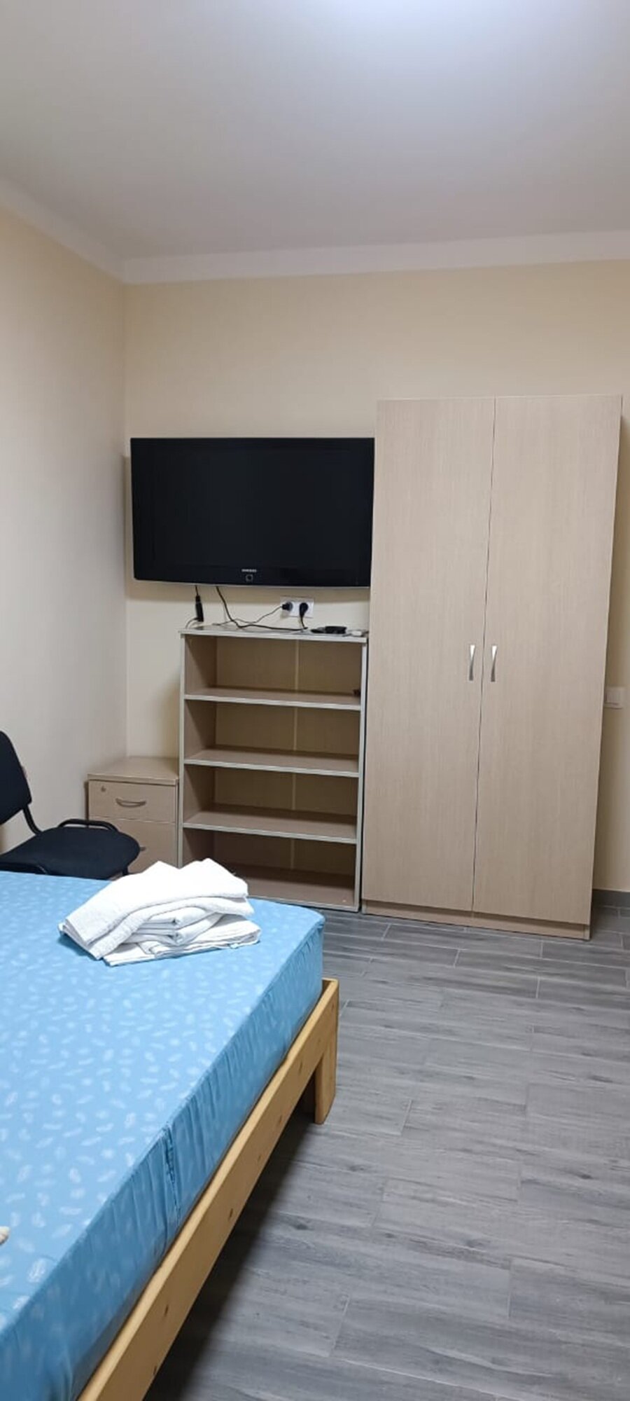 Четырехместный номер эконом-класса с общими удобствами на этаже