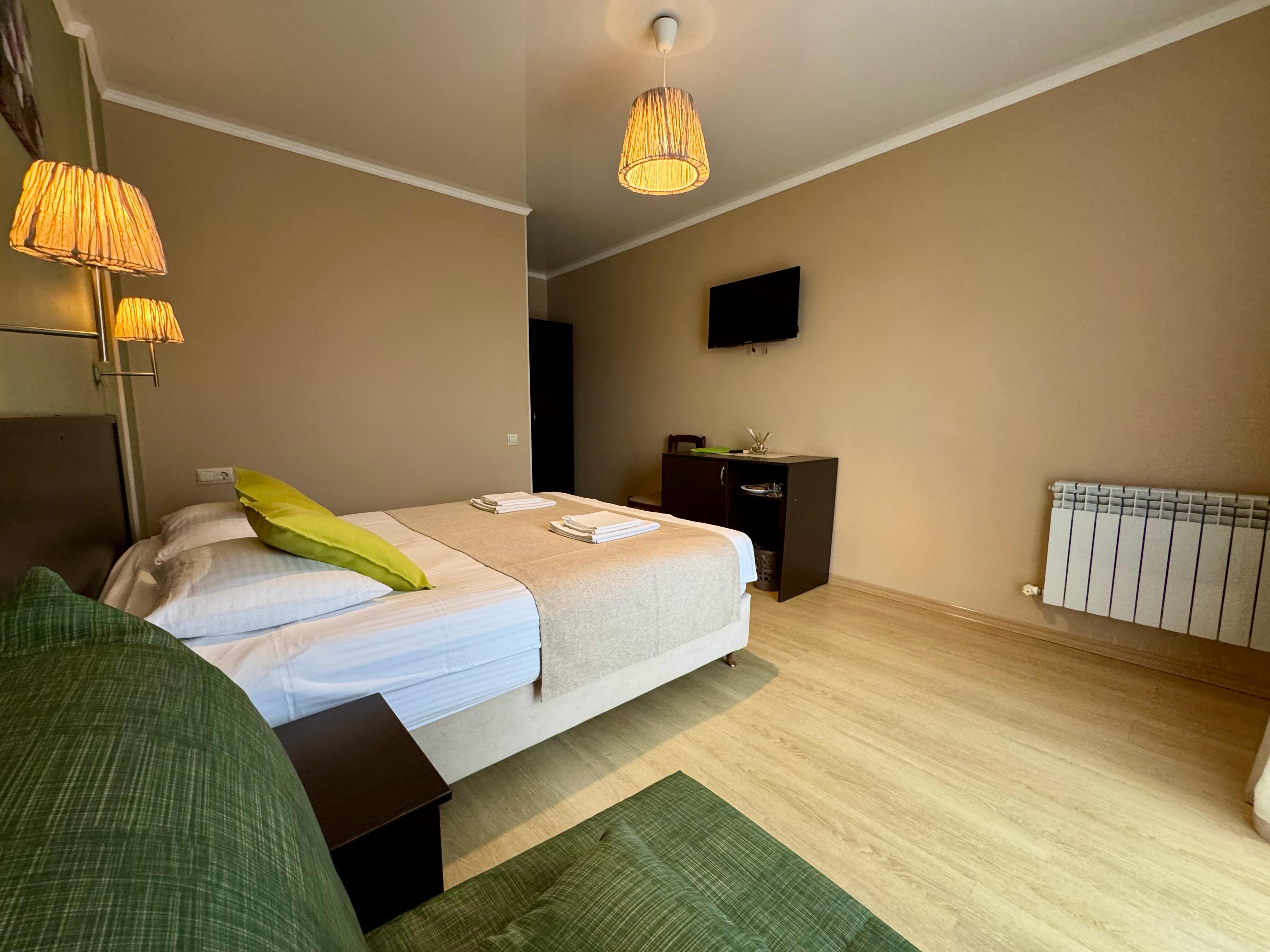 Двухместный с общим балконом и креслом-кроватью