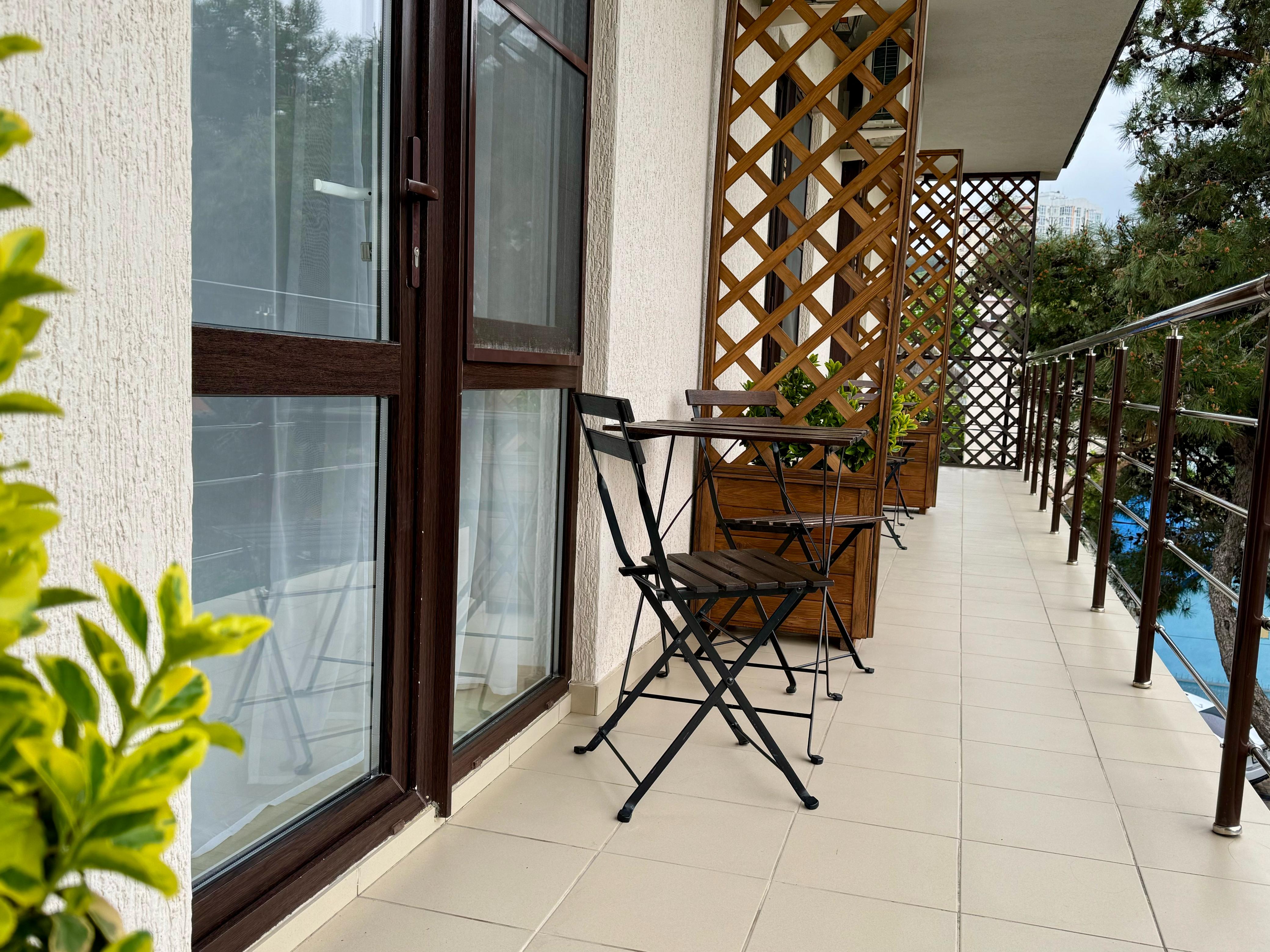 Двухместный с общим балконом и креслом-кроватью