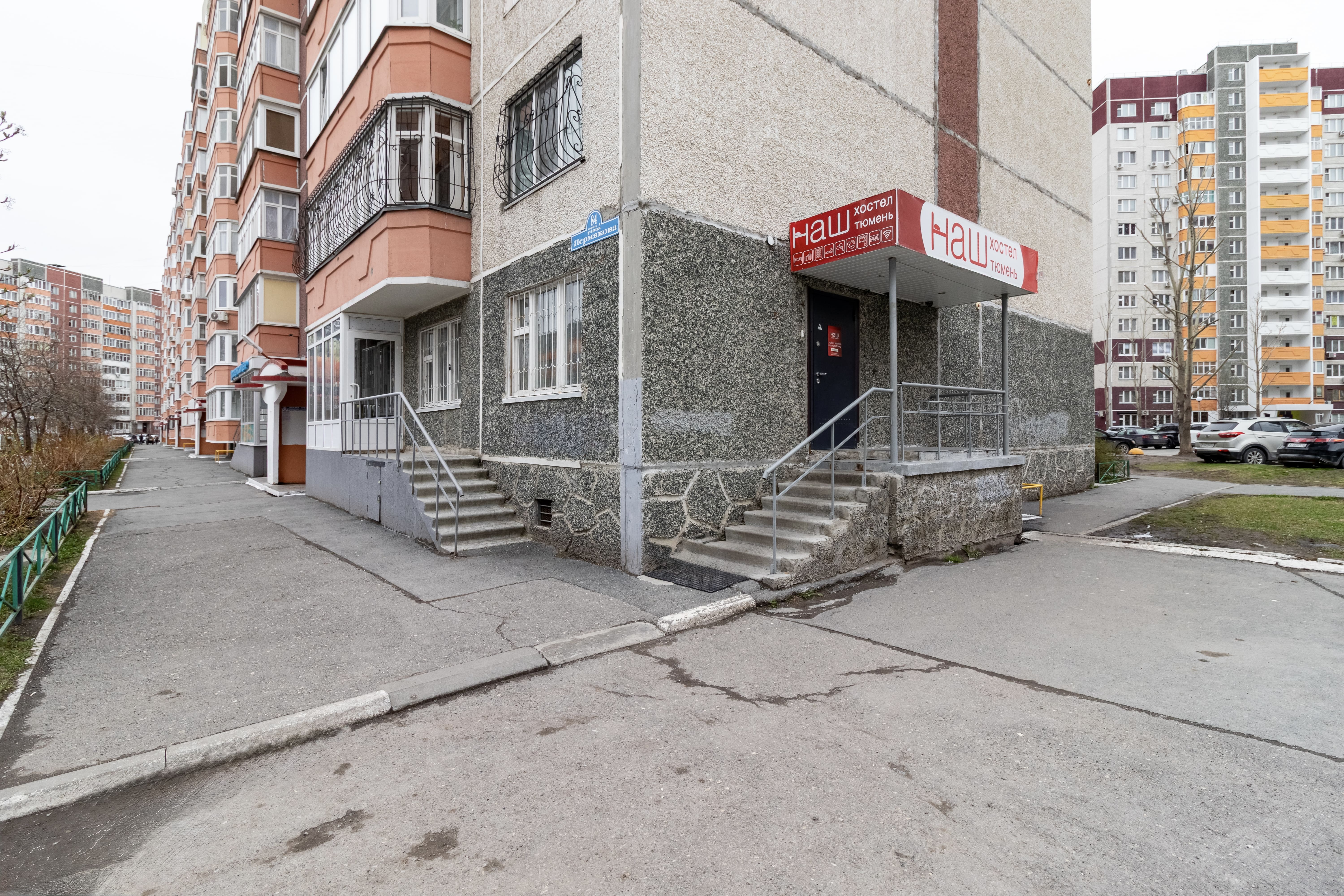 Спальное место на двухъярусной кровати в общем номере для мужчин и женщин