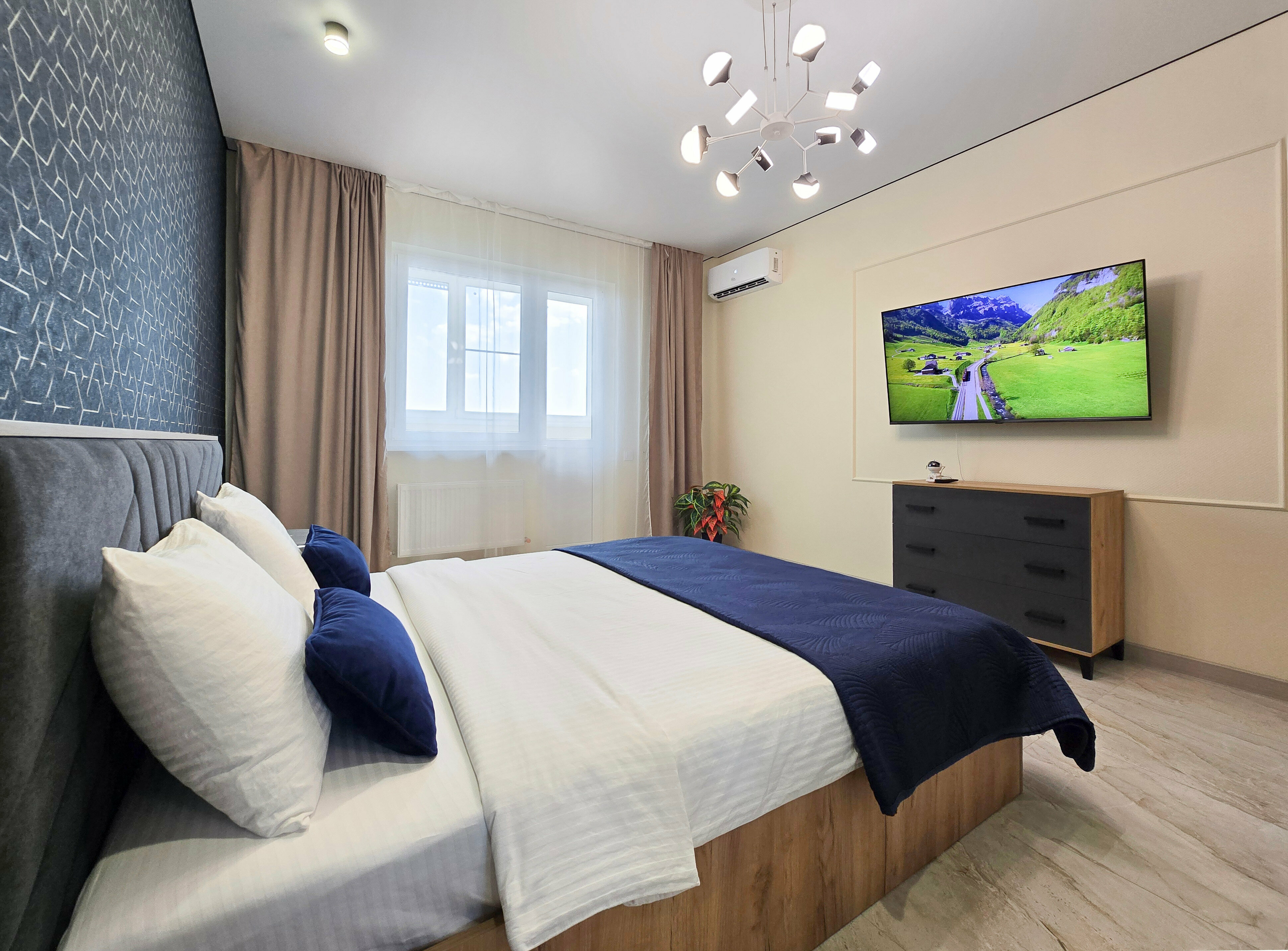 Улучшенные апартаменты с диваном на кухне на 15 этаже