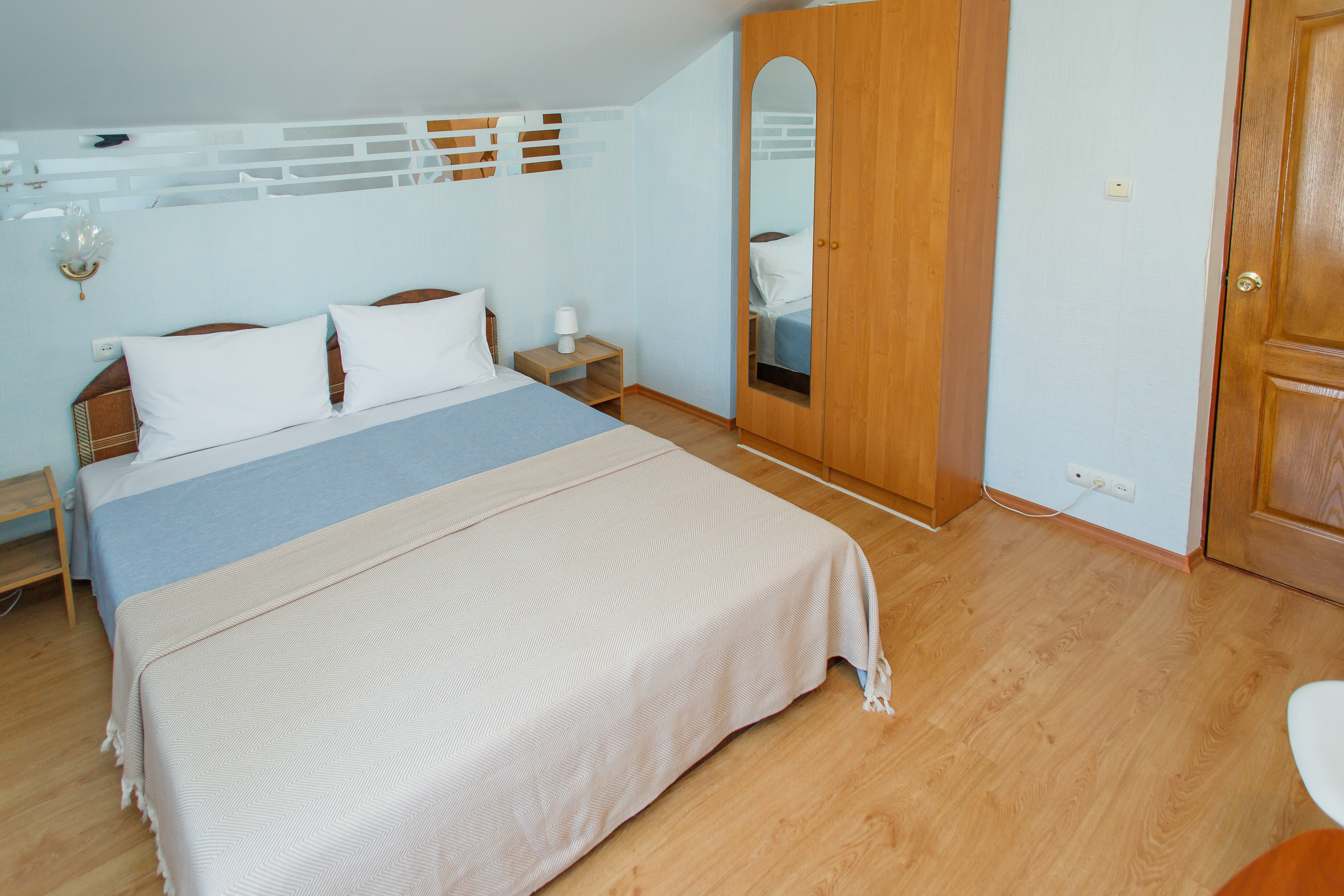 Двухместный номер с 1 кроватью или 2 отдельными кроватями и общей ванной комнатой