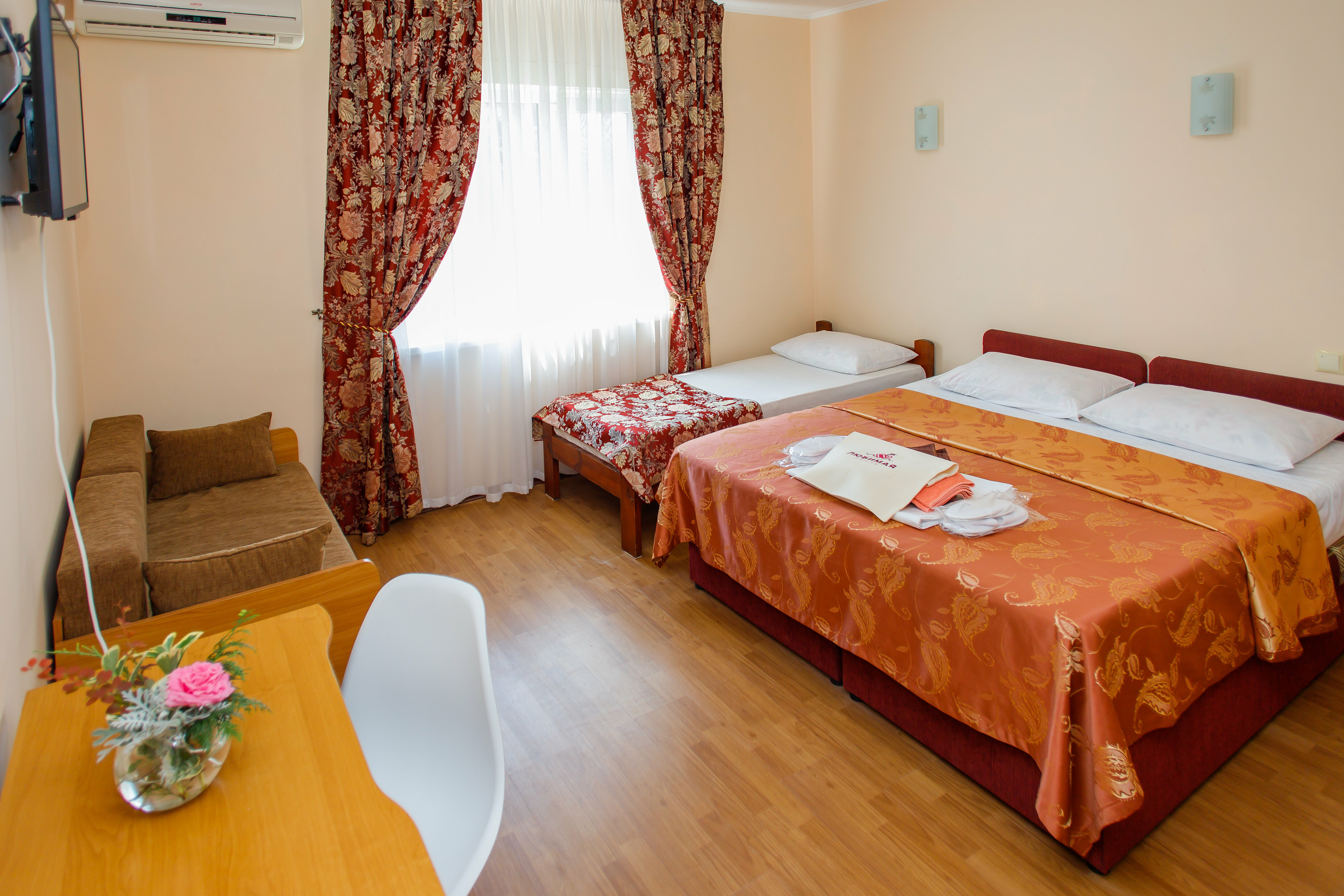 Семейный Стандарт (2 взрослых + 2 детей)